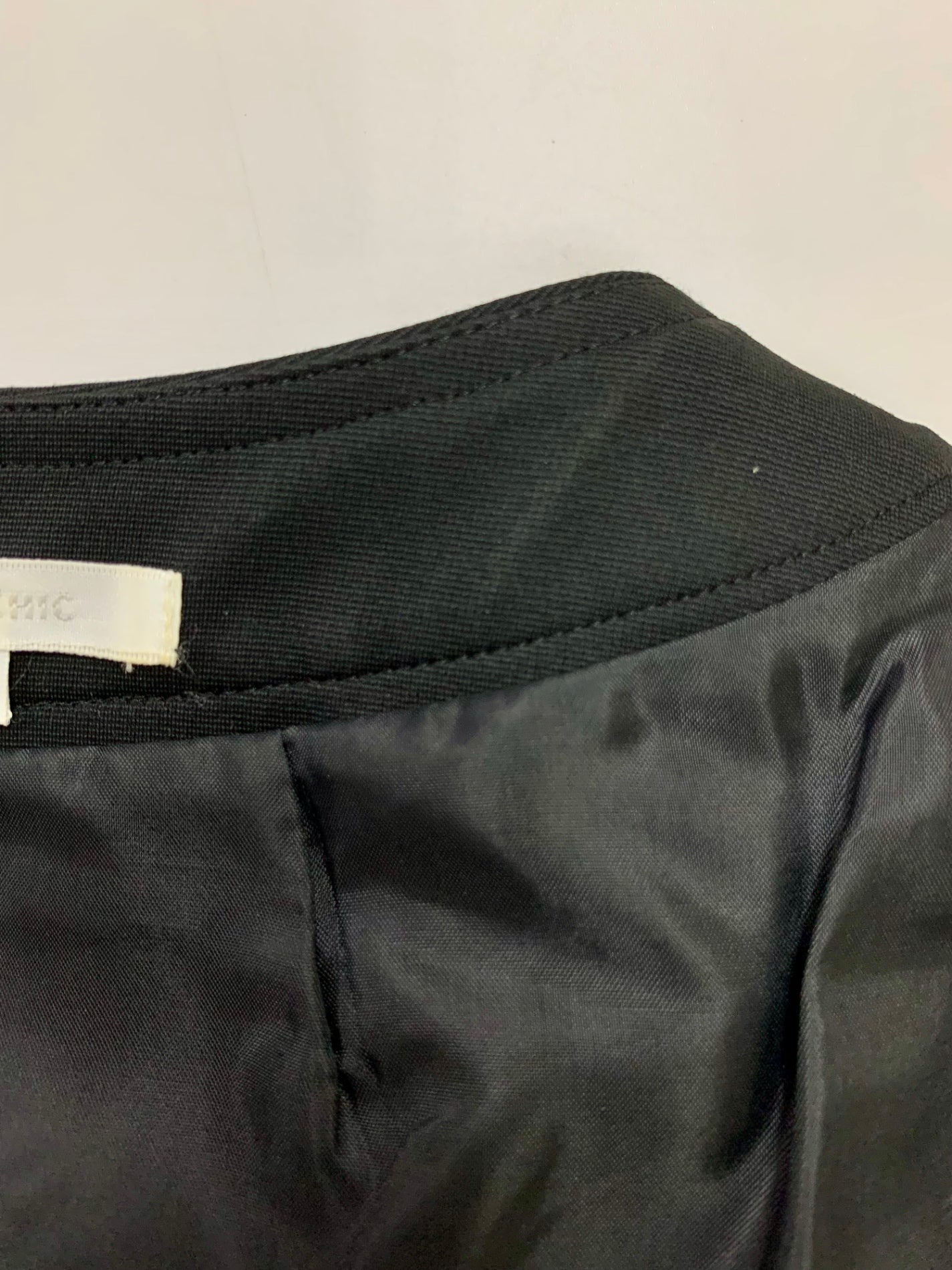 トゥービーシック W5J12-360-09 ワンピース 40 ブラック ビジュー ブローチ付 IT3VPFT2G8HS 【SALE】