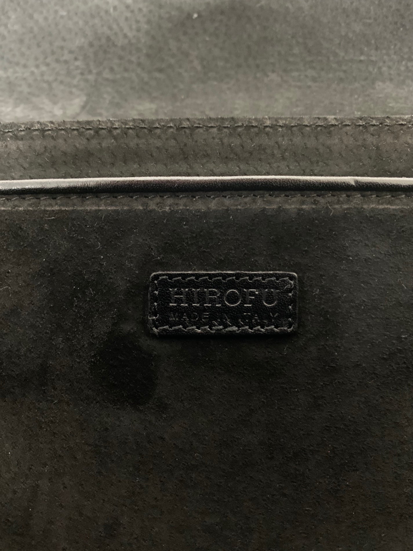 ヒロフ ブラック レザー フラップ ハンドバッグ IT98W0O6NW1X