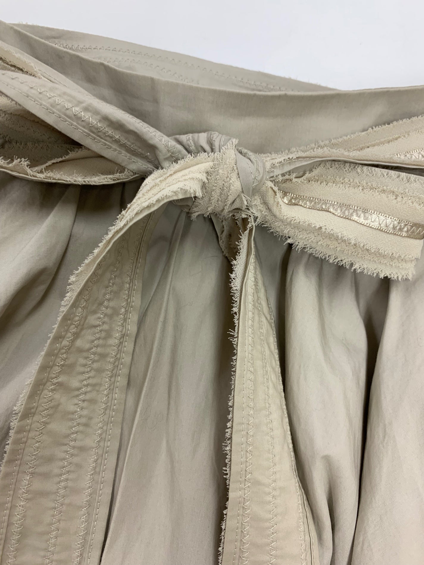 トゥービーシック W5S63-135-40 スカート 40 ベージュ ウエストベルト レース ITRCJNLT9OGM