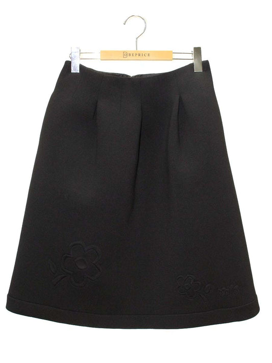 エムズグレイシー 917508 スカート 40 ブラック フラワーモチーフ タックフレア IT7YKMUOWSZO