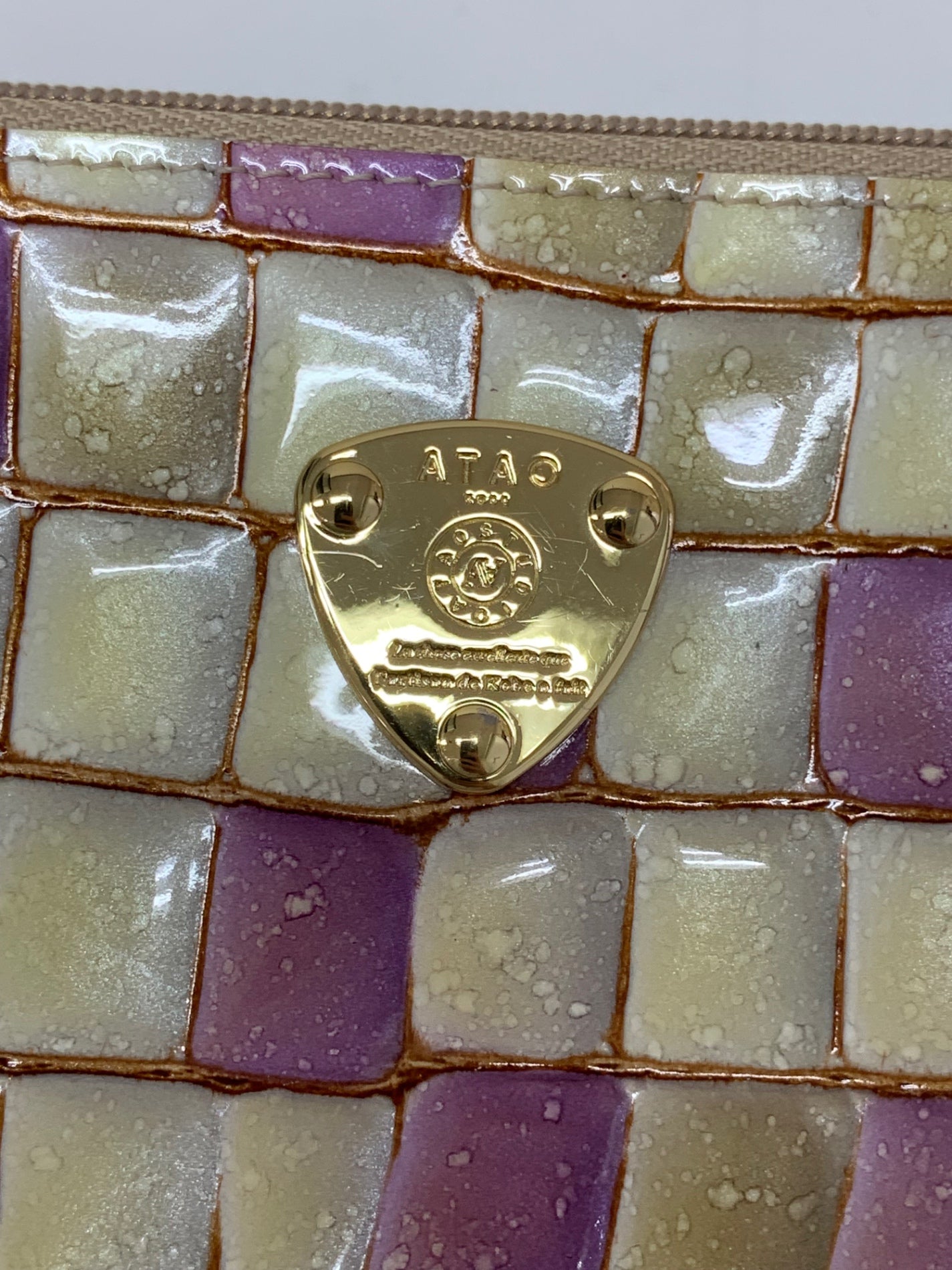 アタオ slimo ヴィトロ 財布 ベージュ 大聖堂のステンドグラスがイメージのレザー IT7QBJUTM4T8