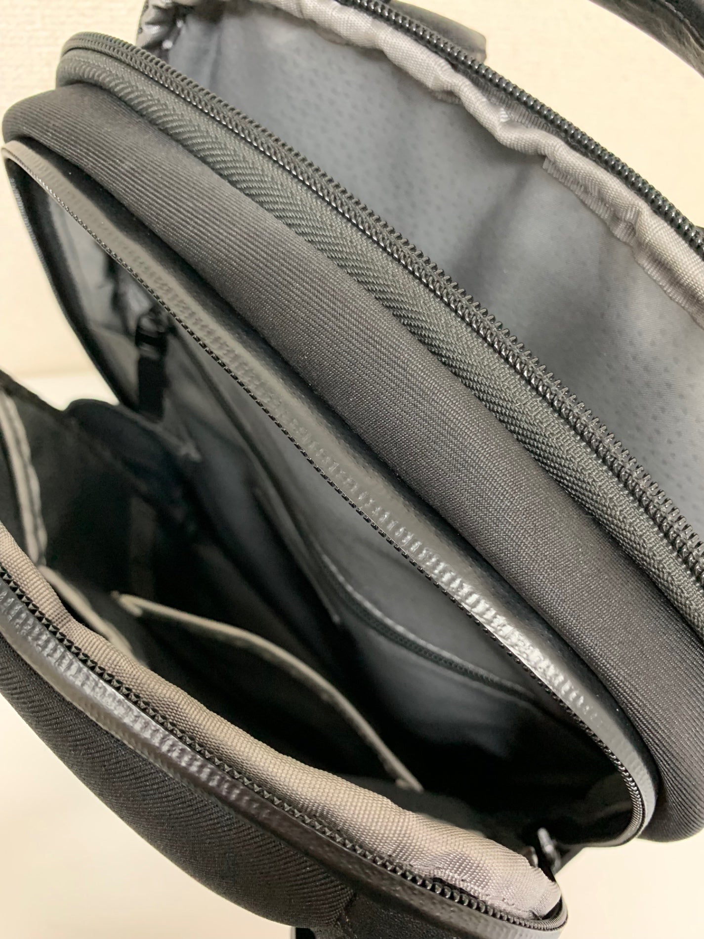 トゥミ TAHOE アズテック コンパクト 798654DE バックパック ブラック ITND5OKPX8VY