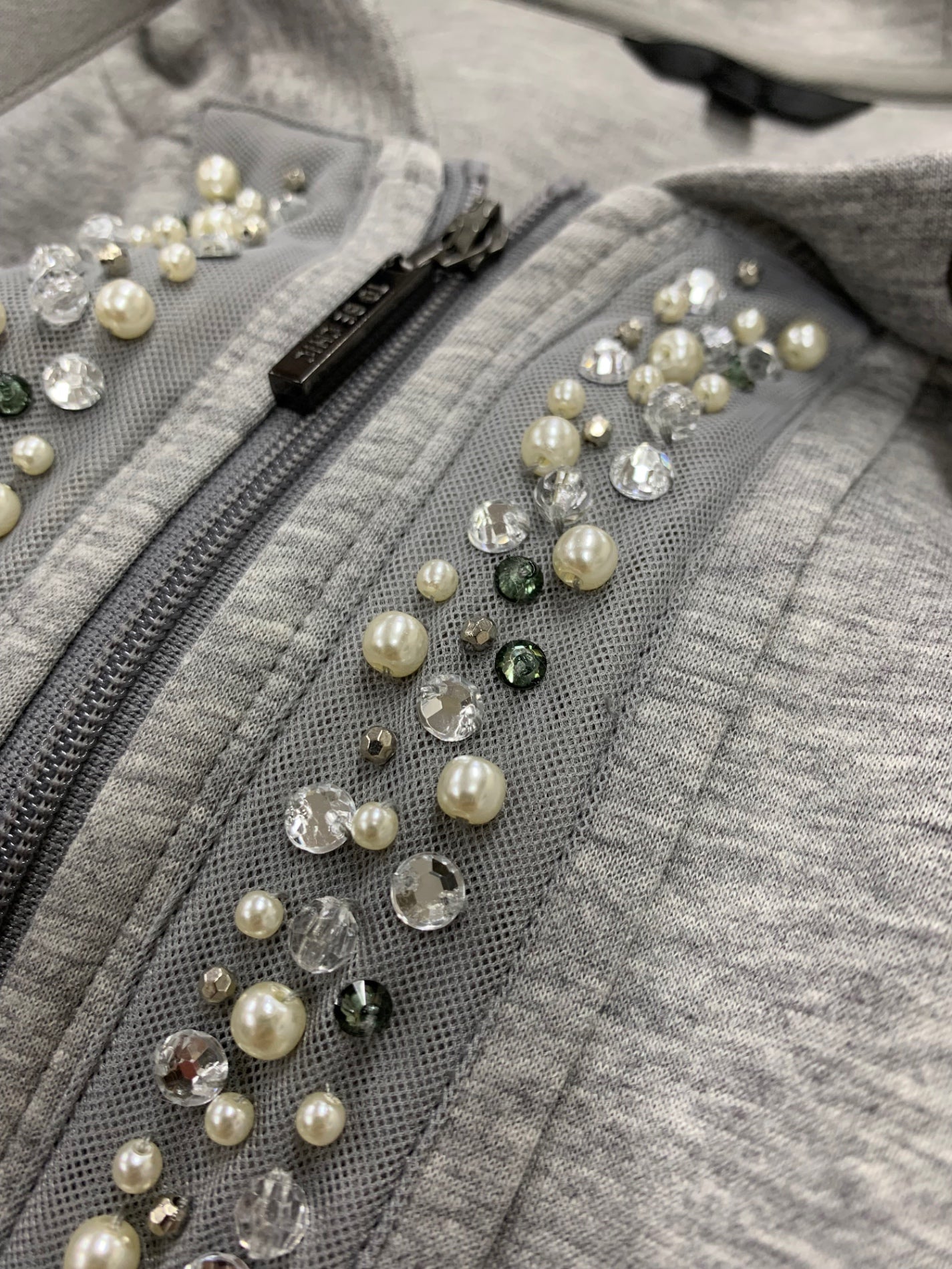 トゥービーシック W7E04-328-07 パーカー 44 グレー ジップアップ ビジュー IT1GDWUXJVKK