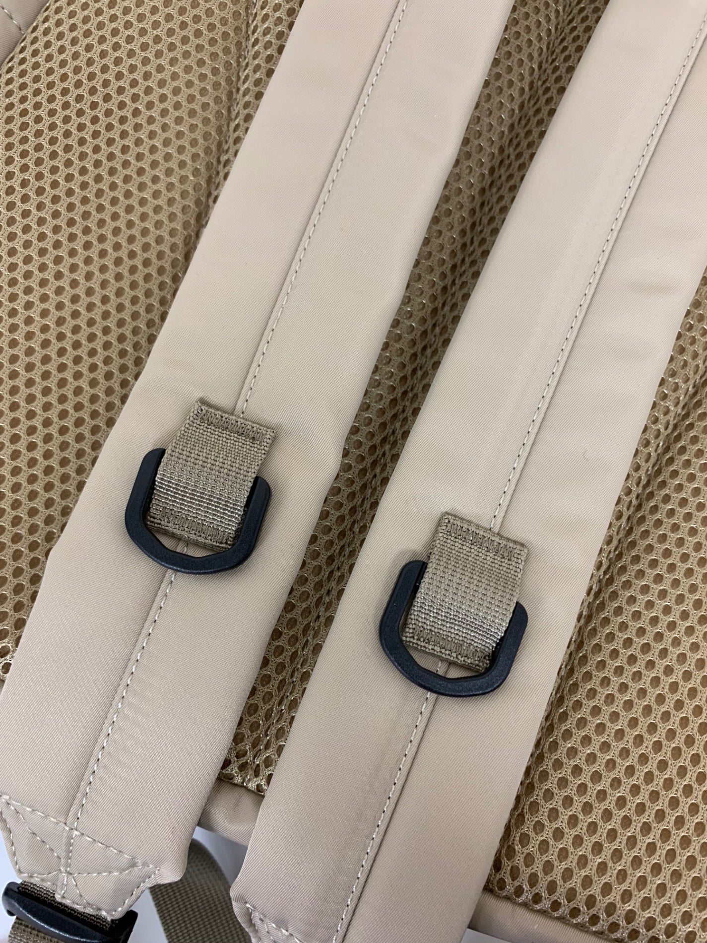 キタムラ リュック R-0711 52521 バックパック ベージュ ナイロン素材 K刺繍 IT0GWRL0Z5BW