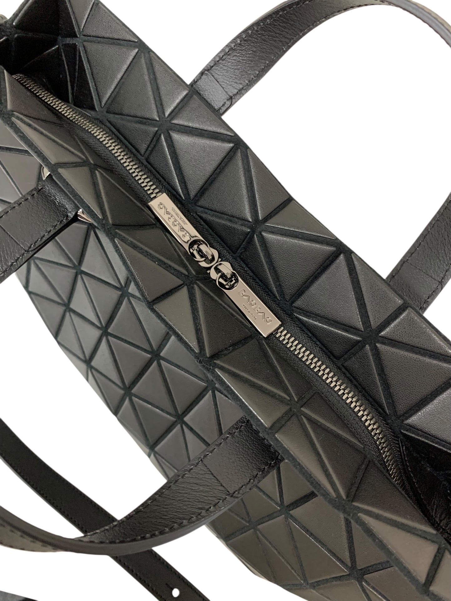 バオバオイッセイミヤケ BB56AG205 トートバッグ ブラック TONNEAU MATTE トノーマット ITT5PHCF17RW