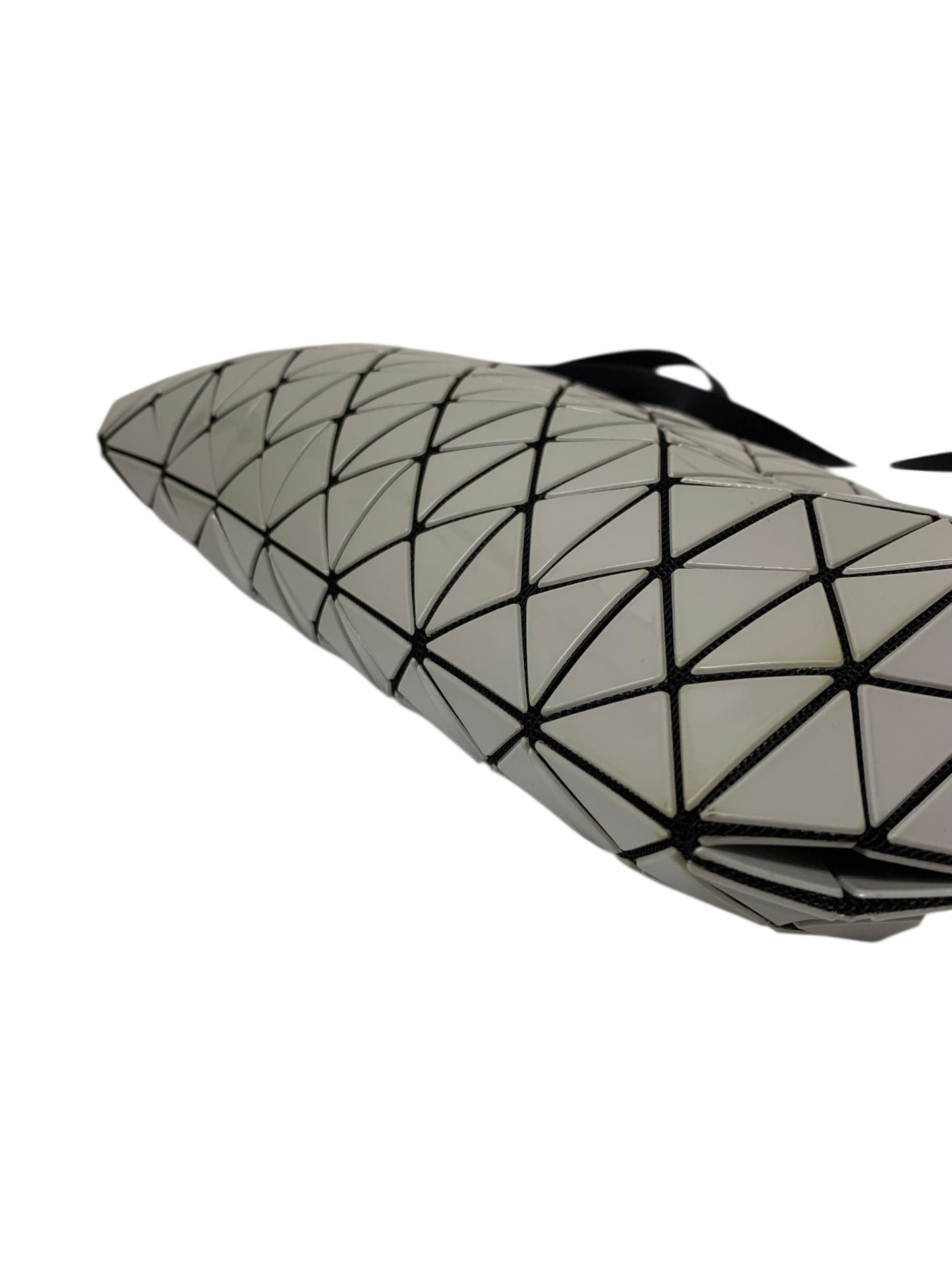 バオバオイッセイミヤケ ROW METALLIC BB93-AG463 ショルダーバッグ グレー ITZY2ZUPVVEC