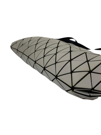 バオバオイッセイミヤケ ROW METALLIC BB93-AG463 ショルダーバッグ グレー ITZY2ZUPVVEC