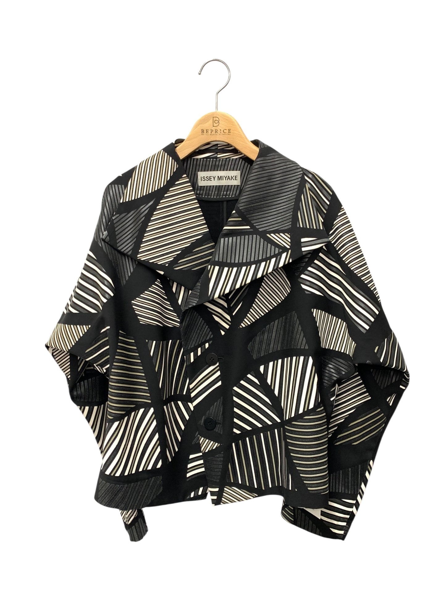 イッセイミヤケ IM44FC503 変形ジャケット 2 ブラック ITK3BXX8NODG 【SALE】