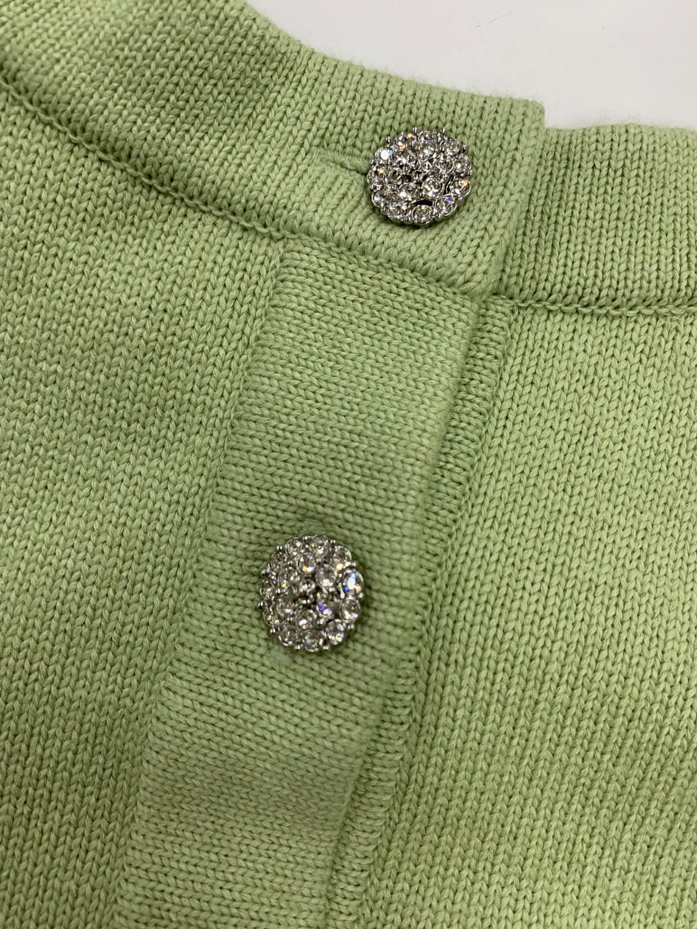 ルネ 6112990 ニット 34 グリーン バックボタン Vネック ITBOQKTVL3TC 【SALE】