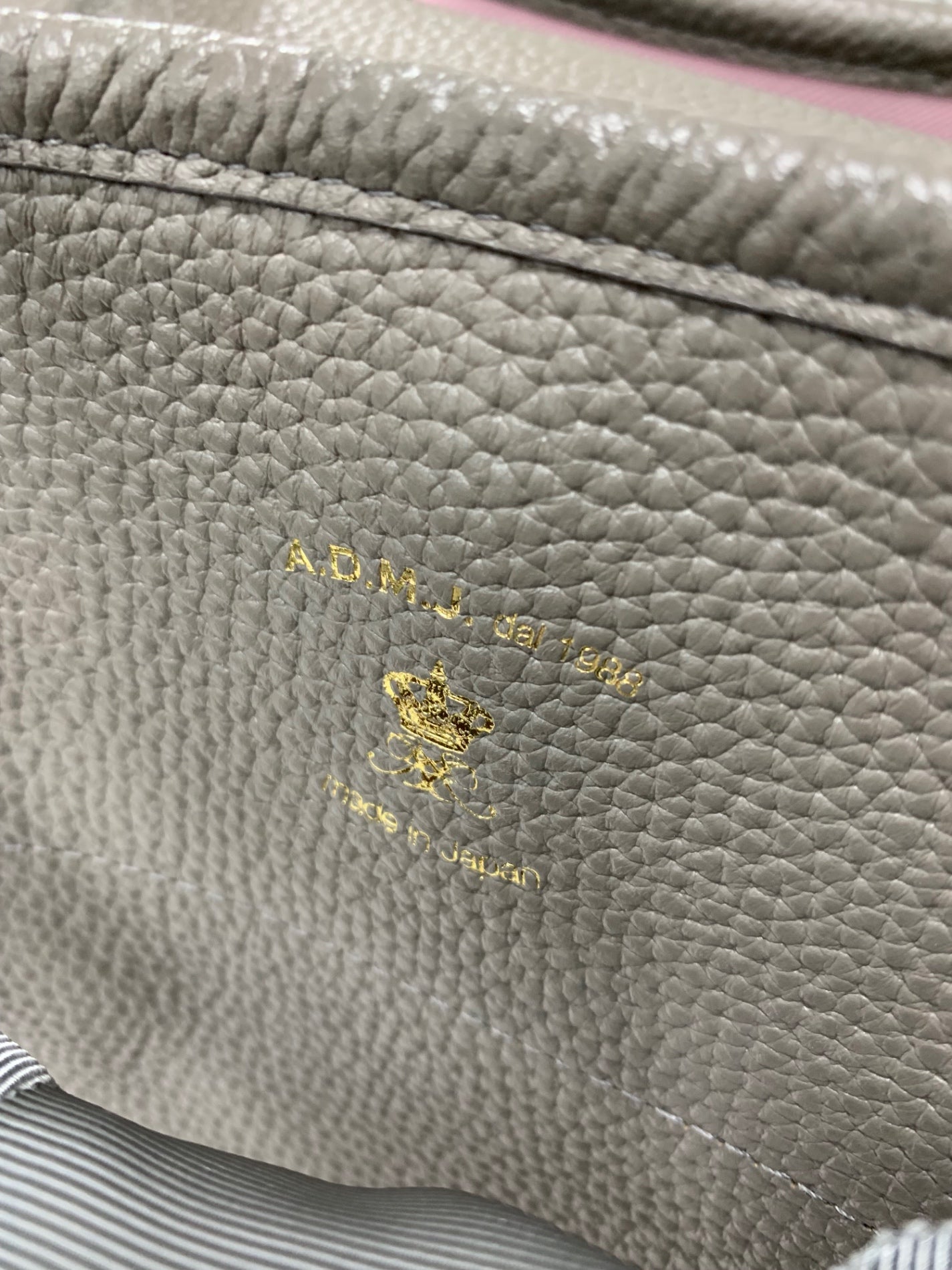 エーディーエムジェイ トートバッグ グレージュ レザー ITA54IQ547QG