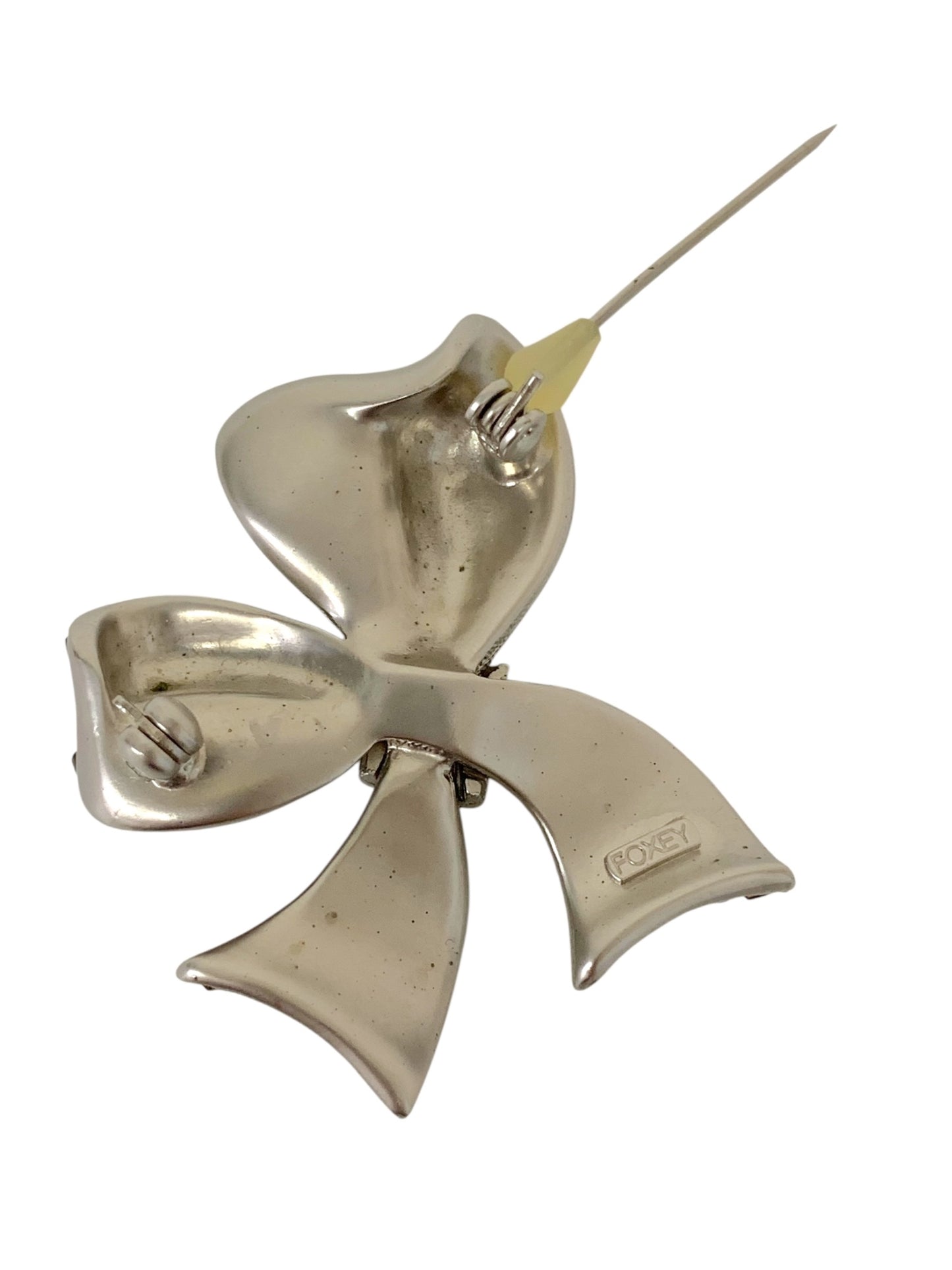 フォクシーブティック ブローチ シルバー リボン ラインストーン ITD7YJLPMWM8