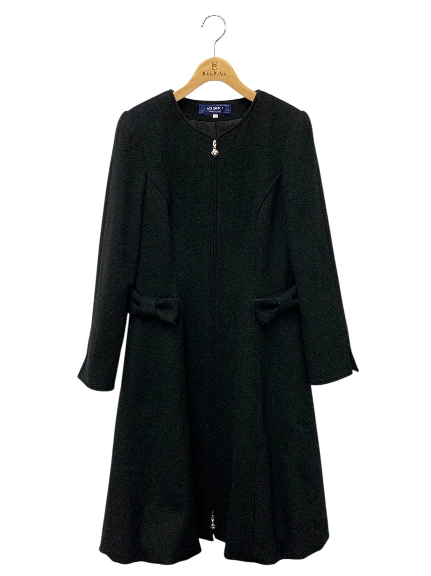 エムズグレイシー Purple Coat 819526 コート 40 ブラック ノーカラー ジップアップ リボン ITWXHDYAQDEY