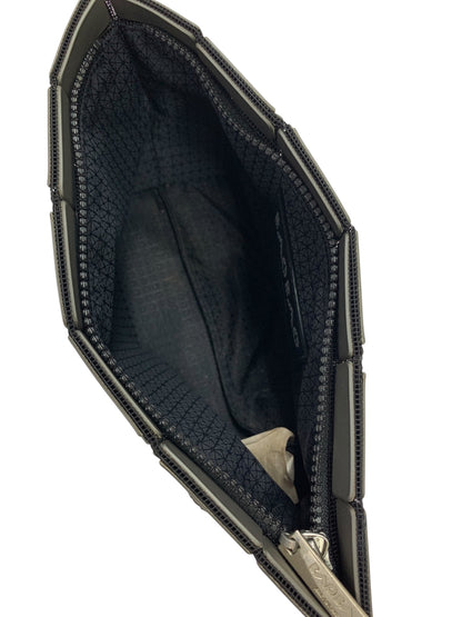 バオバオイッセイミヤケ BB01-AG625 ポーチ チャコール ITQHXYMHTYKO