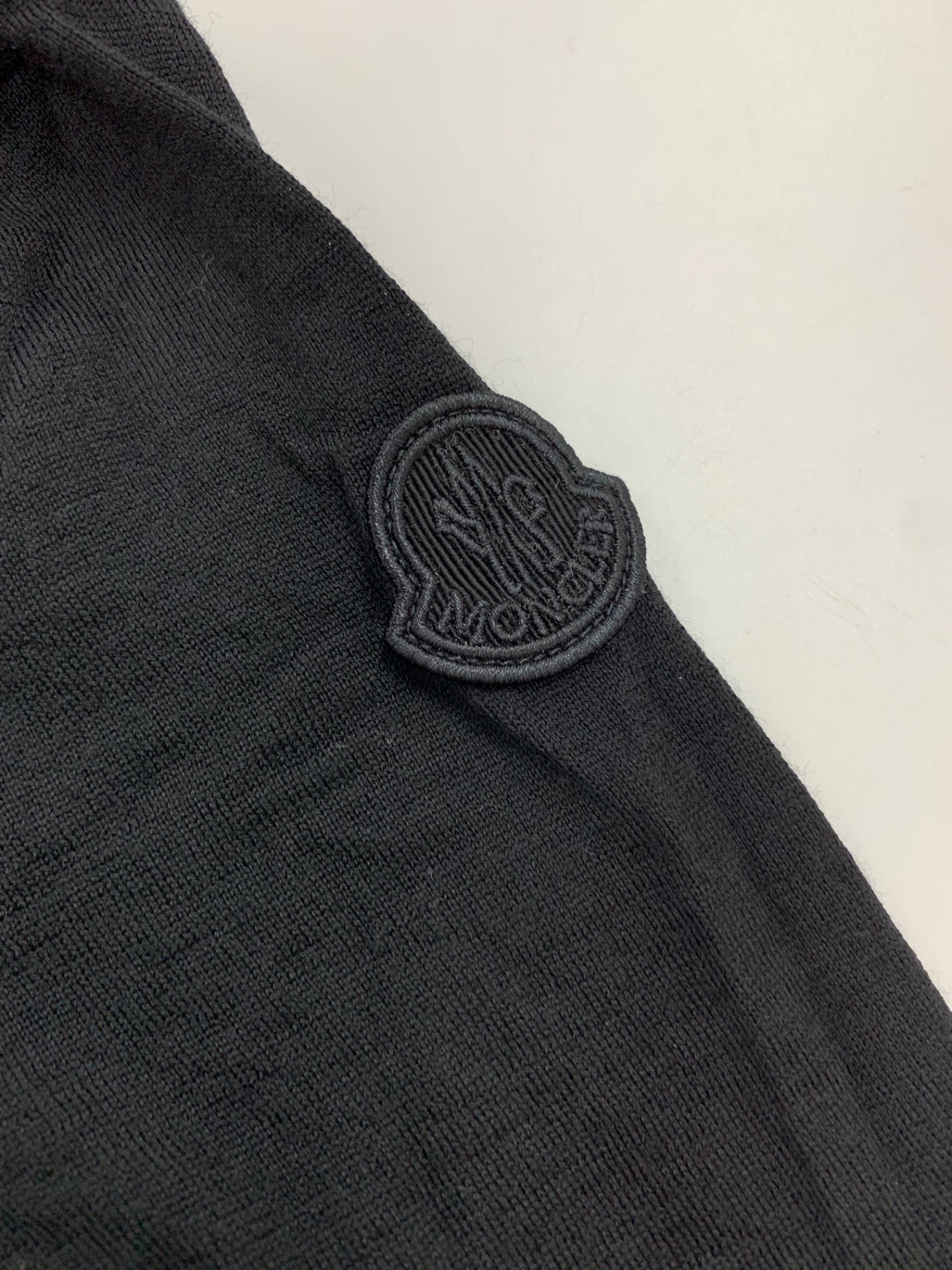 モンクレール GIROCOLLO TRICOT H20939C00010 M1180 セーター S ブラック ニット ナイロン ブラックワッペン ITOU6HXRF494