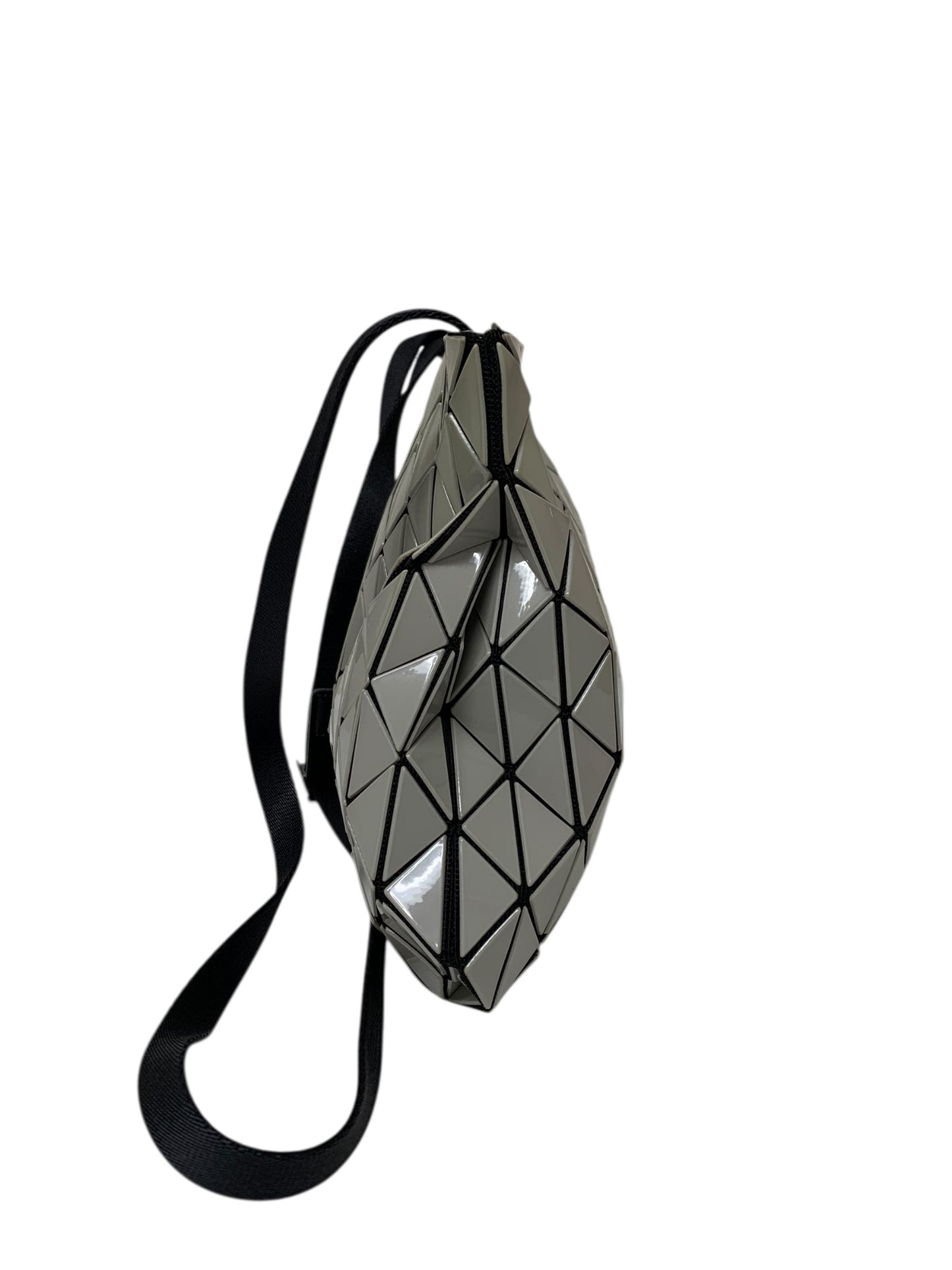 バオバオイッセイミヤケ ROW METALLIC BB93-AG463 ショルダーバッグ グレー ITZY2ZUPVVEC