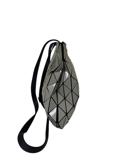 バオバオイッセイミヤケ ROW METALLIC BB93-AG463 ショルダーバッグ グレー ITZY2ZUPVVEC