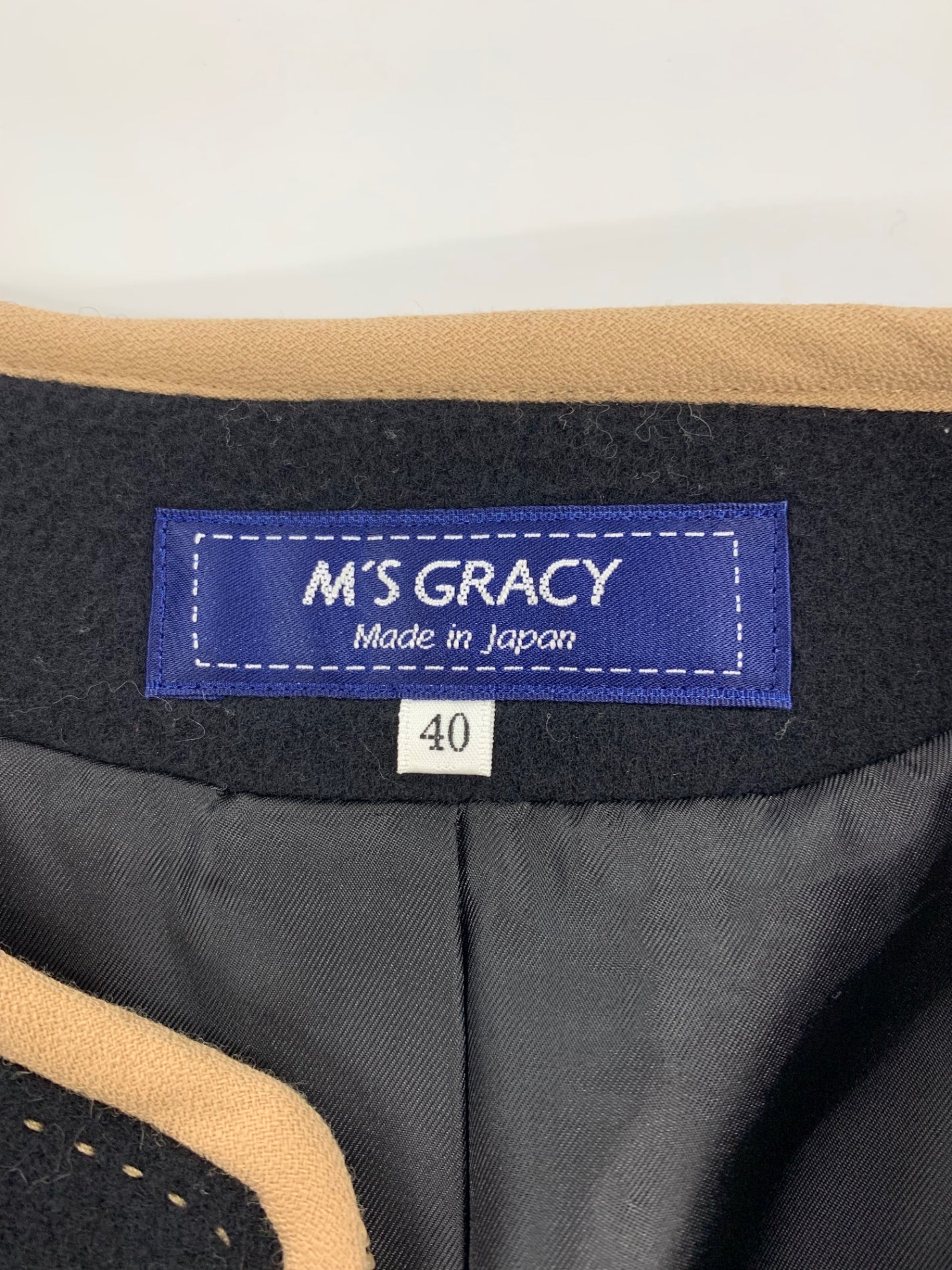 エムズグレイシー 019521 コート 40 ブラック スパンコール刺繍入りジップアップ ITUT9JR0WYSZ