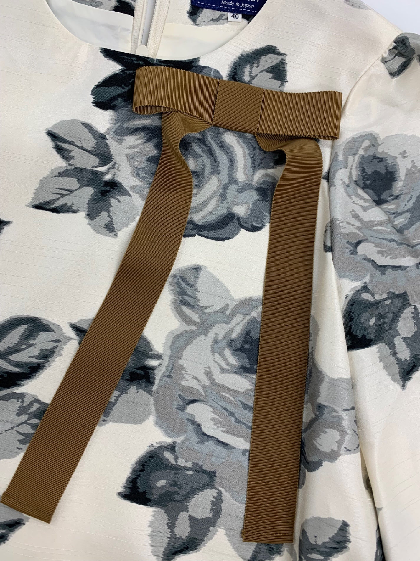 エムズグレイシー 011108 ワンピース 40 ホワイト フラワーモチーフ ITEL16NFA5BG