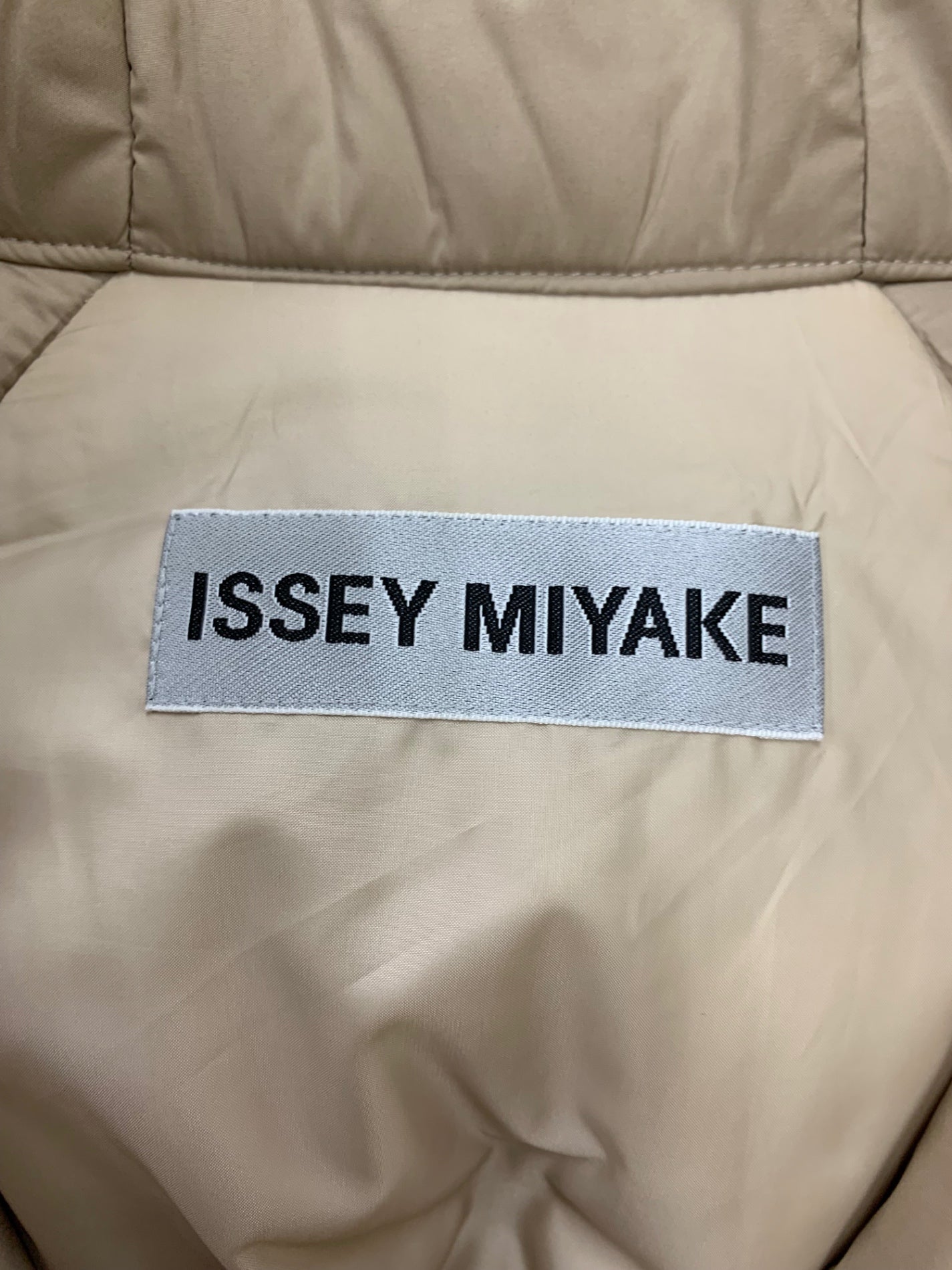 イッセイミヤケ IM13FA001 中綿コート 2 ベージュ ITT0NPAJ14GS 【SALE】