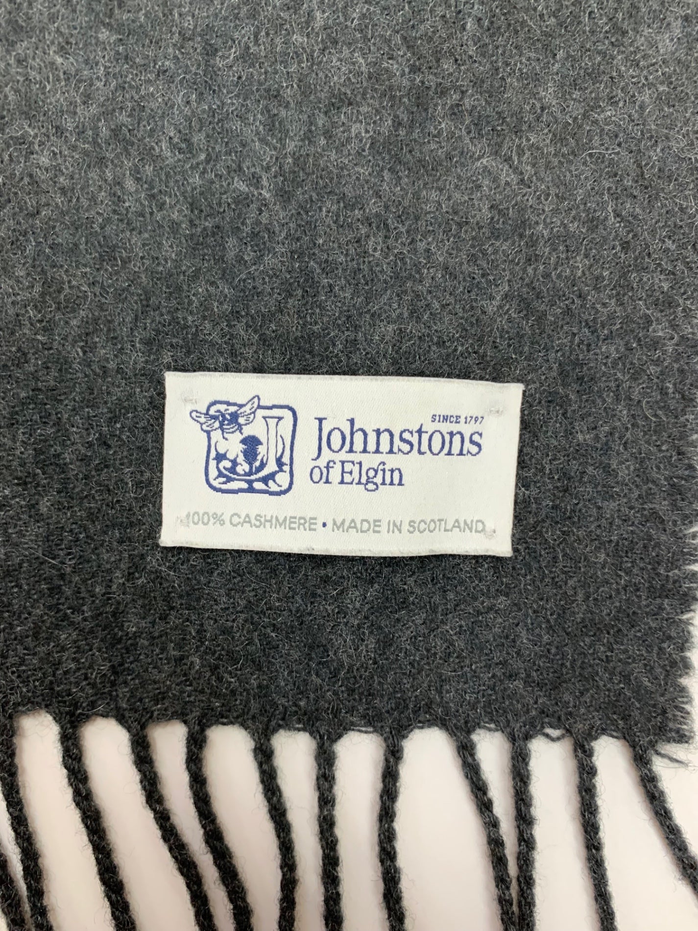 ジョンストンズ マフラー チャコール カシミヤ 180×25cm ITHTLAV2KKKK