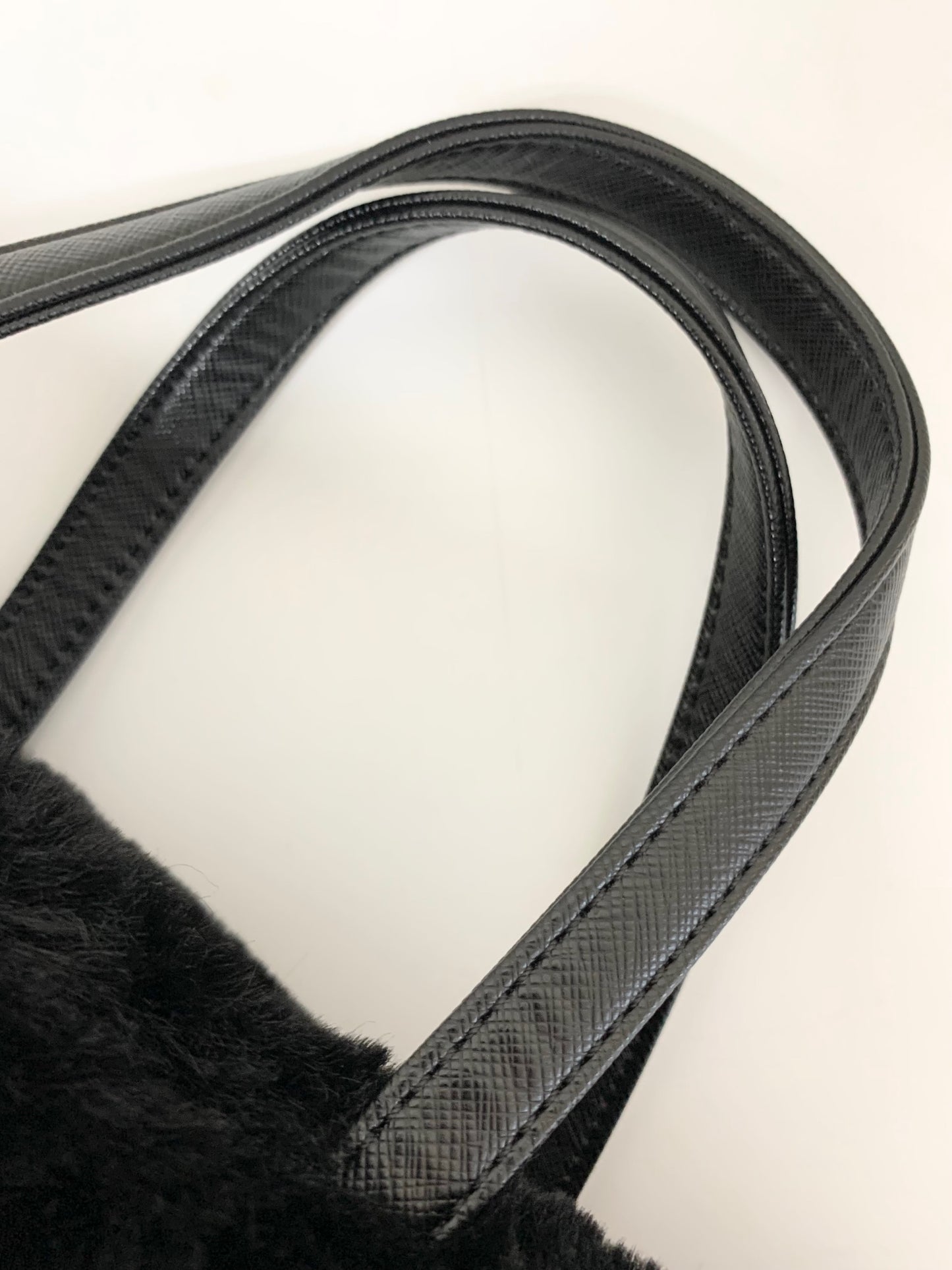 エムズグレイシー 674527 ハンドバッグ ブラック フェイクファー バッグインバッグ リボン ITVMIWYK4SHG