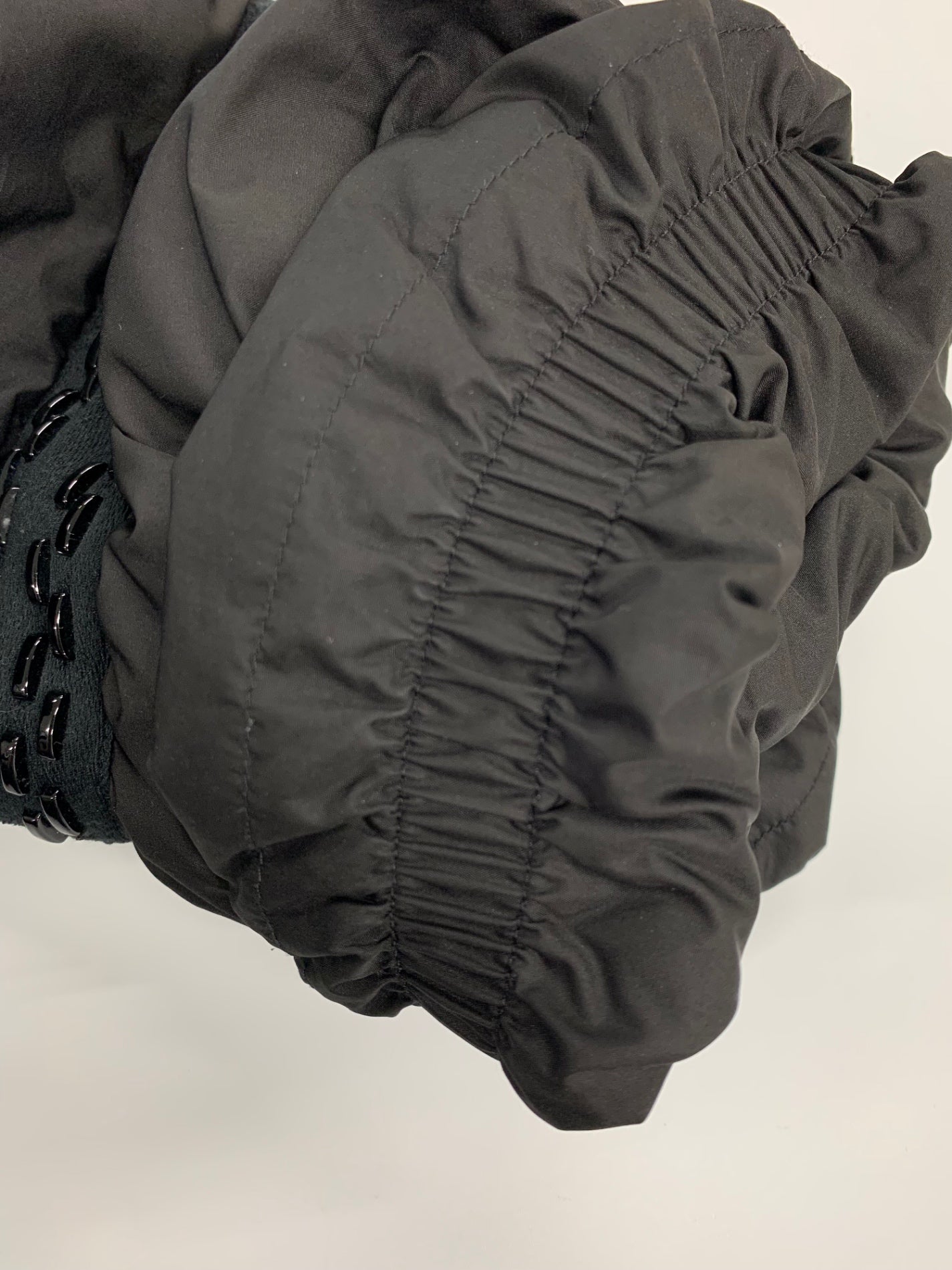 モンクレール BARROUDE GIUBBOTTO H20931A0002659632 ダウンジャケット 00 ブラック スタッズ ‘22 ITIADPCKXNQ2