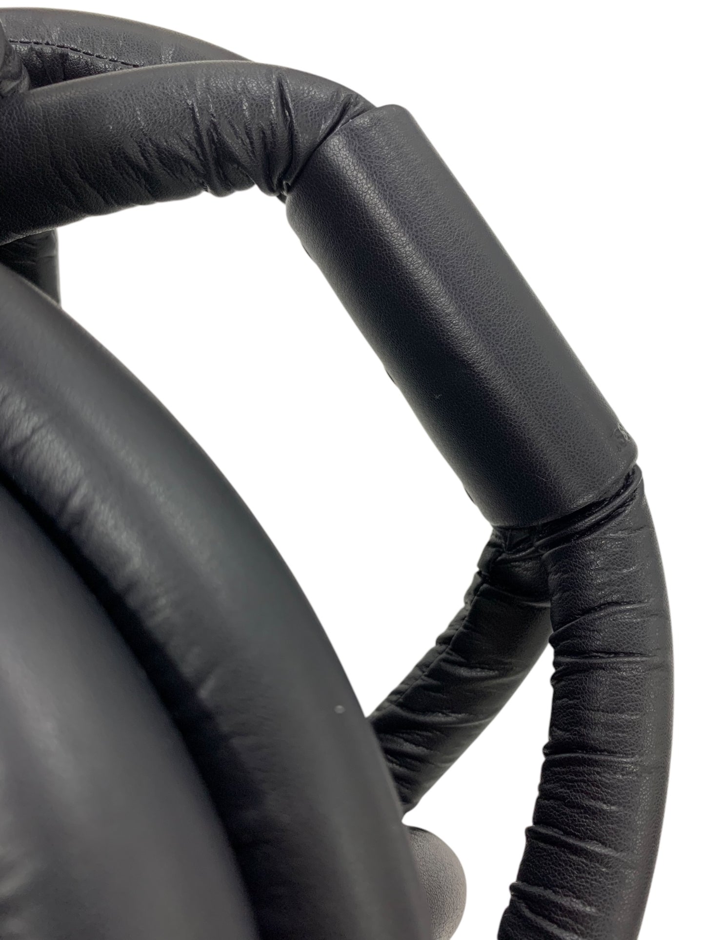 イッセイミヤケ ツイストブレッドハンドバッグ IM41-AG201-15 ブラック エコレザー IT642JTSRW7I 【SALE】