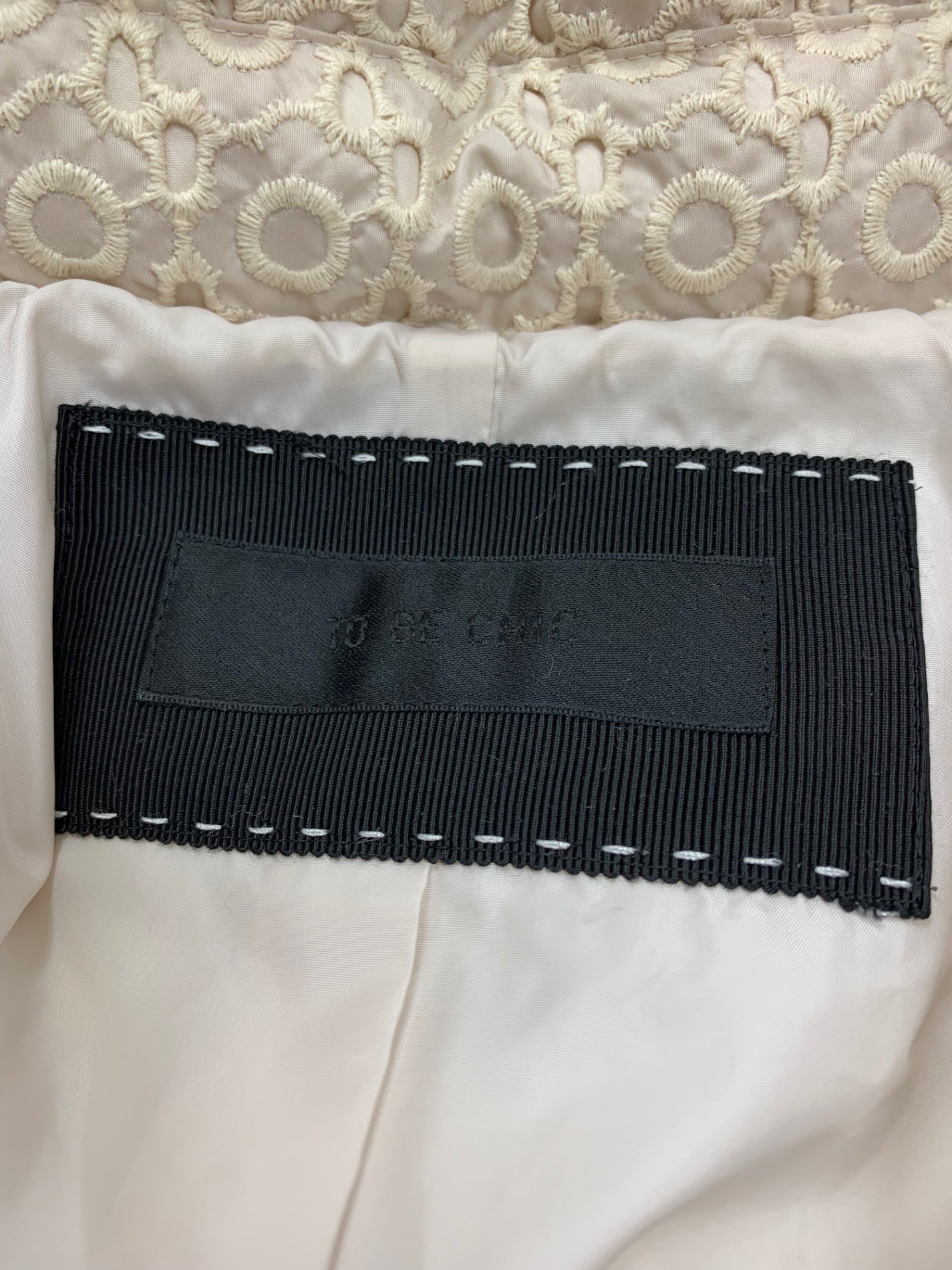 トゥービーシック W5A06-686 ダウンコート 40 アイボリー フラワーモチーフ カットワーク ITKVTKXLM308