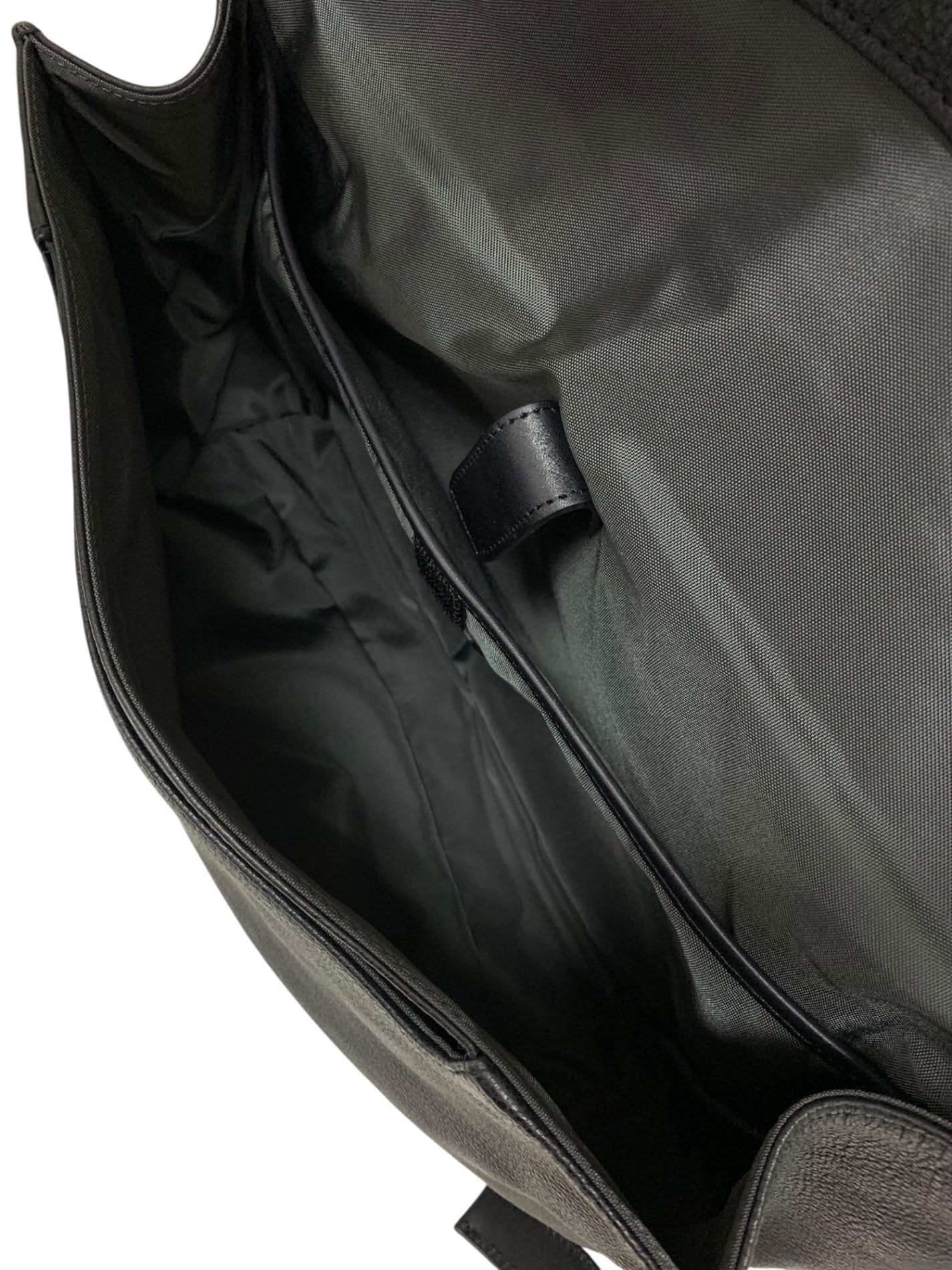 土屋鞄製造所 ザ・シーンズ メッセンジャーバッグ ブラック 牛革 ポリエステル 異素材 トルナット®ファイングレインレザー フィドロック ITMJX7ZFG4LS