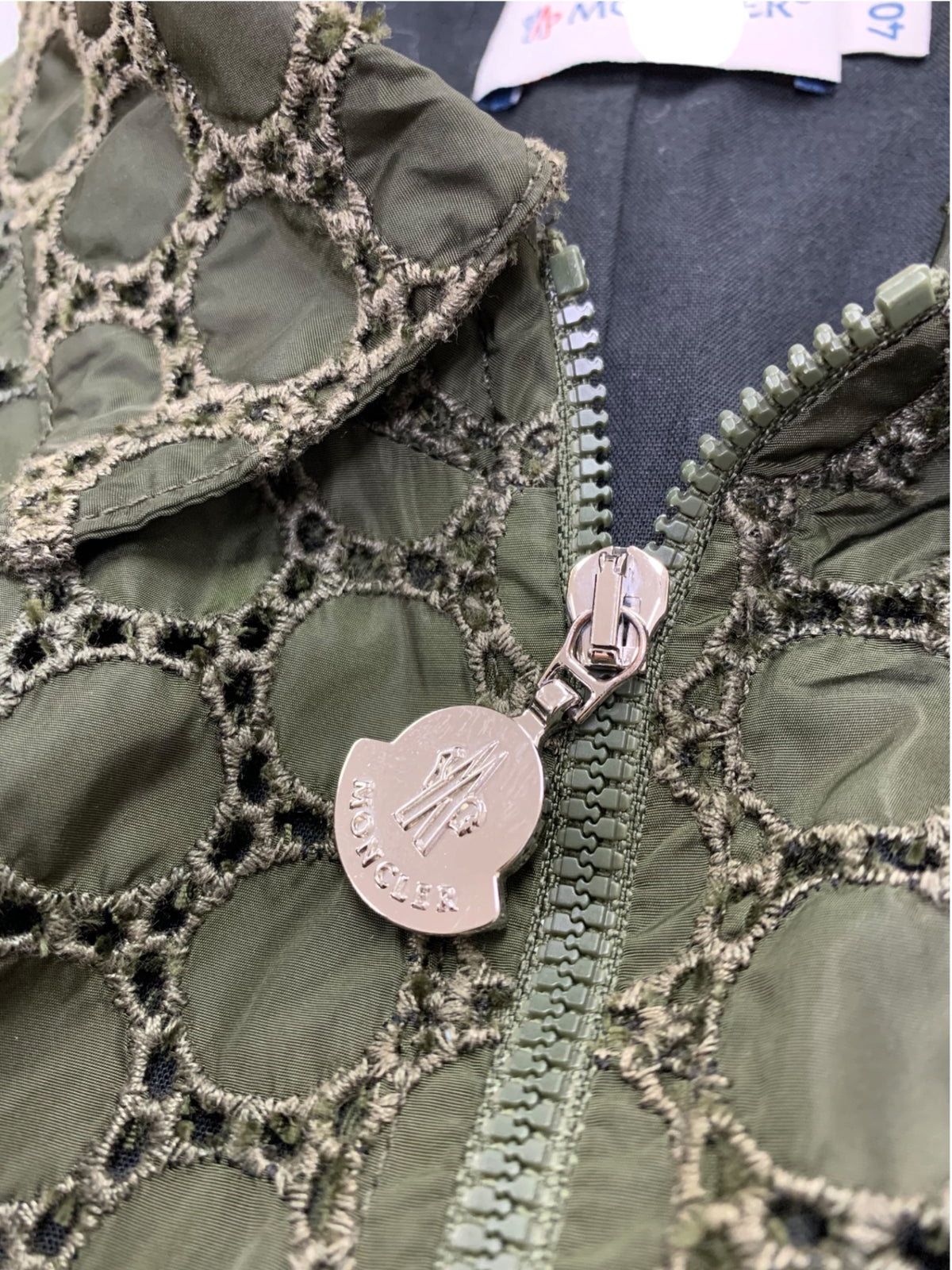 モンクレール MONCLER 41093681060057068 アイレットレース ノースリーブ ワンピース 40 カーキ ITY07FMBGFG0