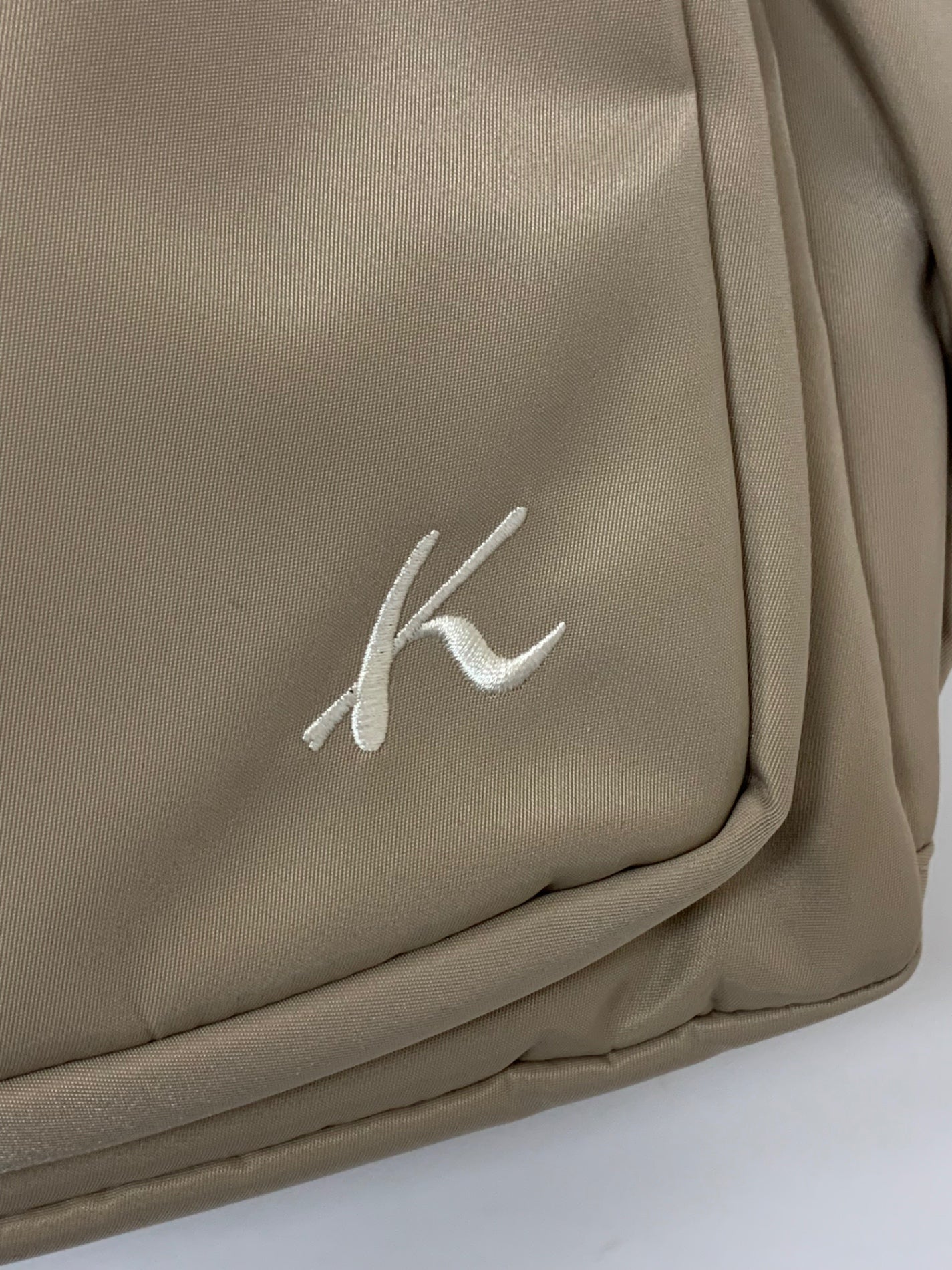 キタムラ リュック R-0711 52521 バックパック ベージュ ナイロン素材 K刺繍 IT0GWRL0Z5BW