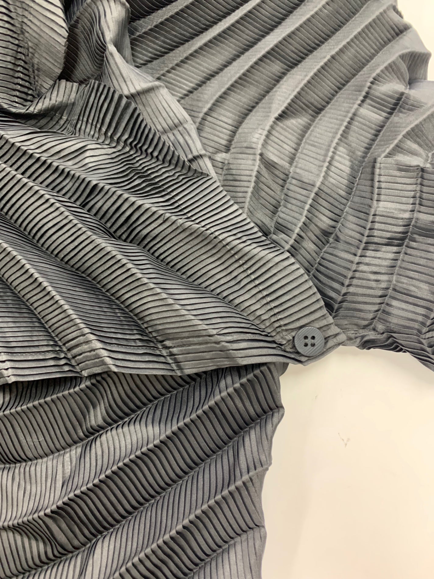 イッセイミヤケ IM23FD605 カーディガン 2 ブラック プリーツ ITCZKPTDCFZS