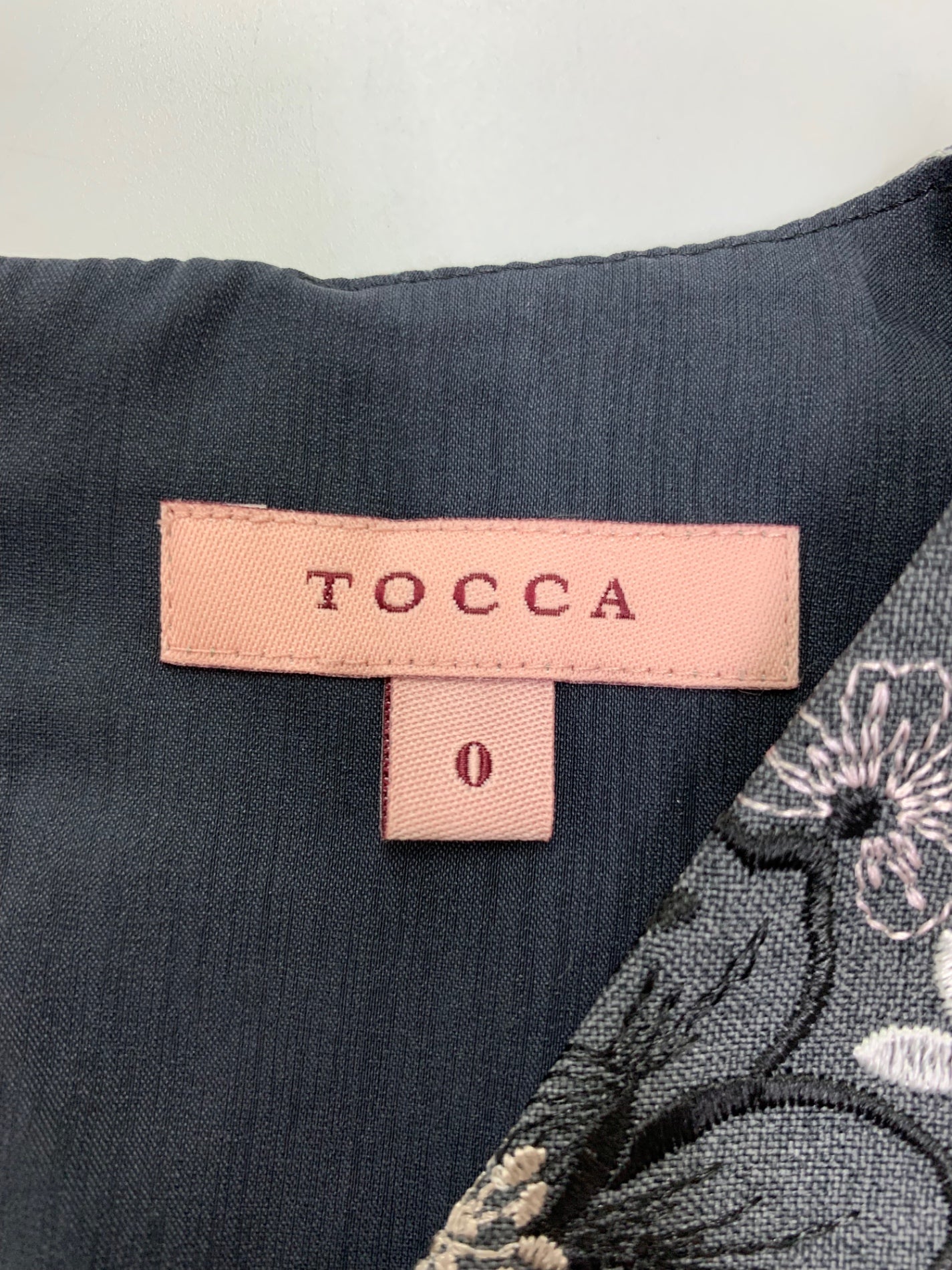 トッカ HOLLY HOCK ドレス OPTOSM0800 0 グレー フラワー刺繍 ITIY37WK6WRW