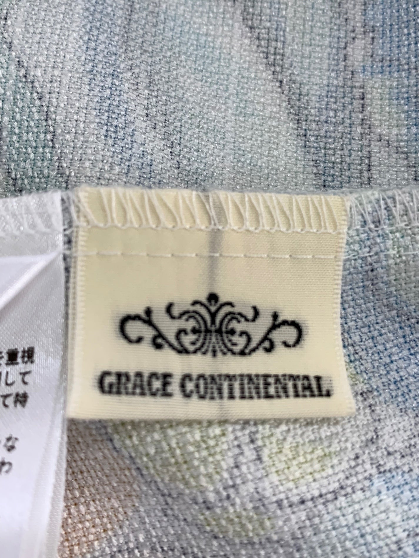 GRACE CONTINENTAL - グレースコンチネンタル 0124241025-00 カットソー 38 ブルー フラワーガーデンプリント プリーツ ITDT6CKPFGJS グレースコンチネンタル 0124241025-00 カットソー 38 ブルー フラワー