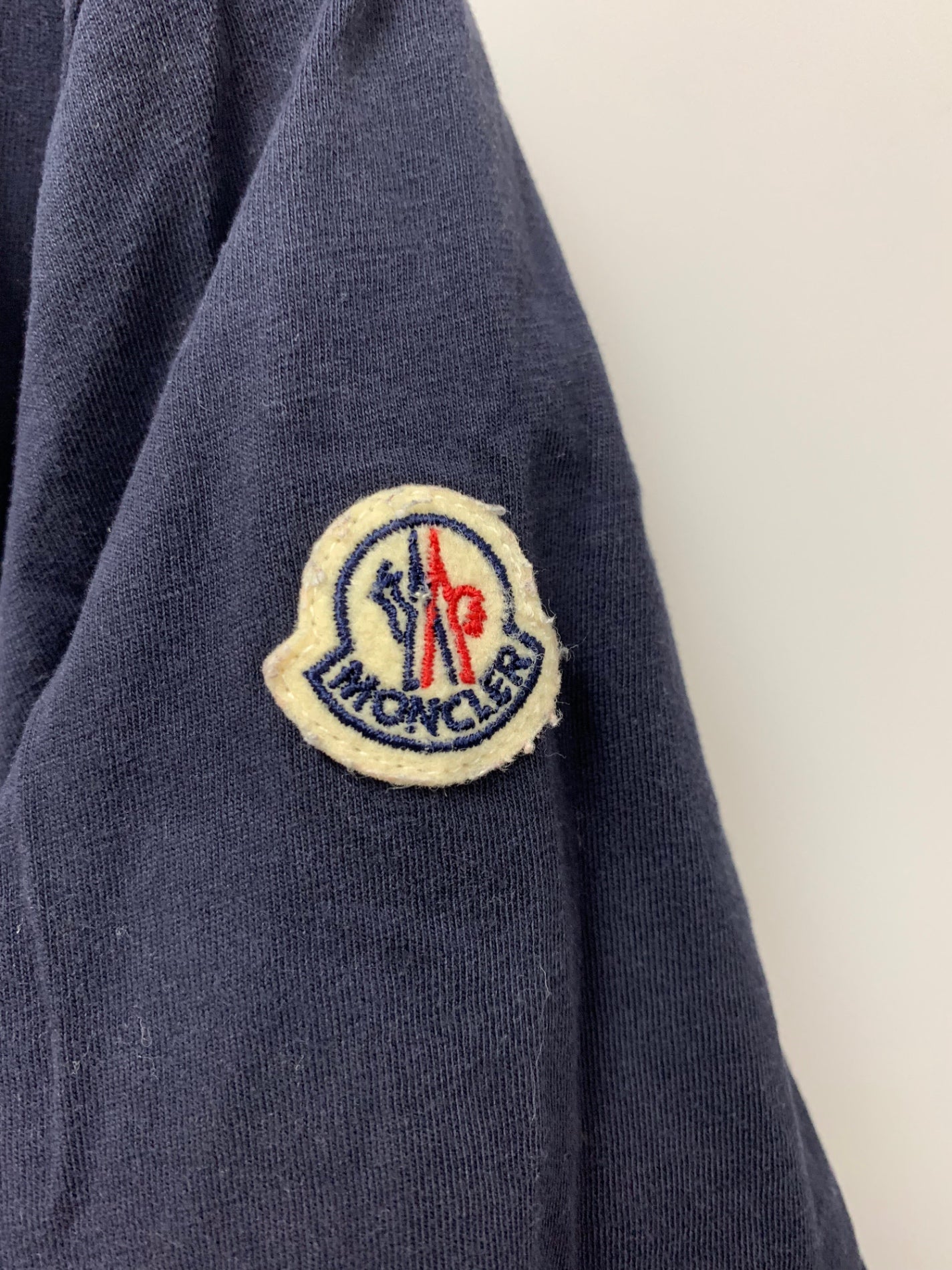 モンクレール I29548C00002 83907 Tシャツ 14A ネイビー ロゴプリント IT0R7GAMQAVJ