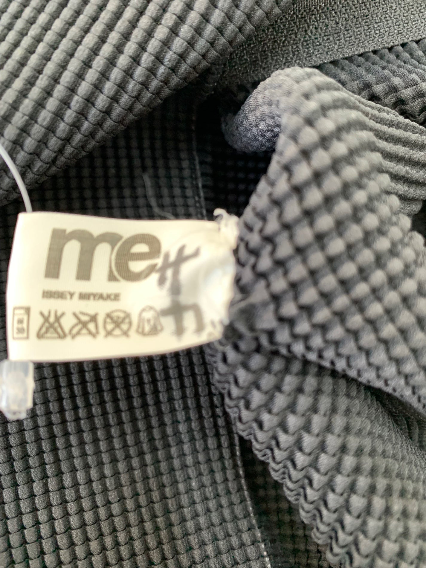 ミーイッセイミヤケ MI13FO002 ジップカーディガン ブラック ハイネック ダブルジップ ITE0XE4NNUCQ