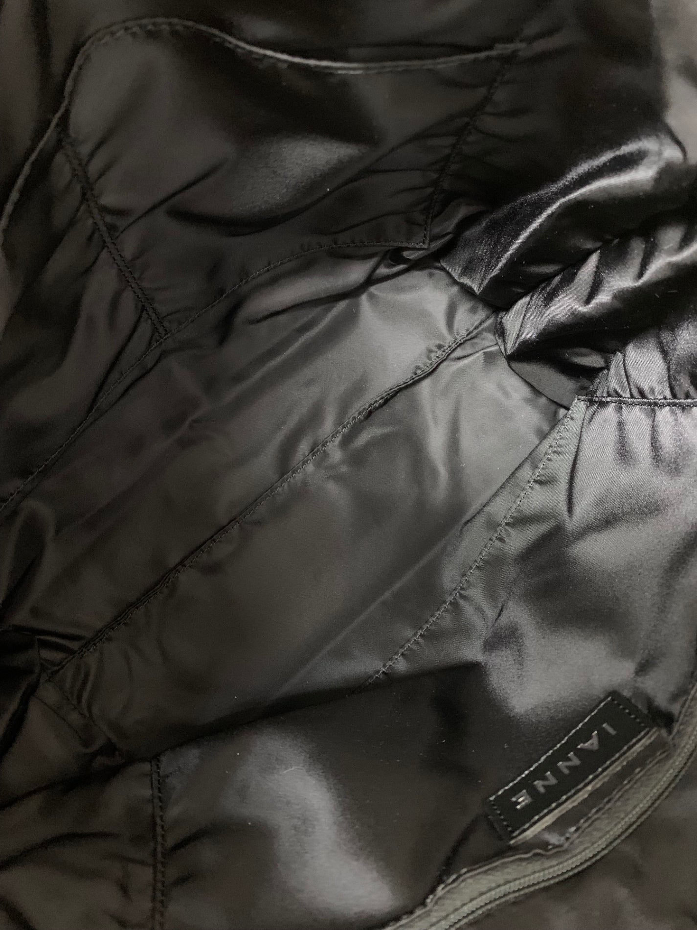 イアンヌ デイリーバッグ オペラ トートバッグ ブラック 軽量＆撥水パフ素材 IT5BLUADOIW4