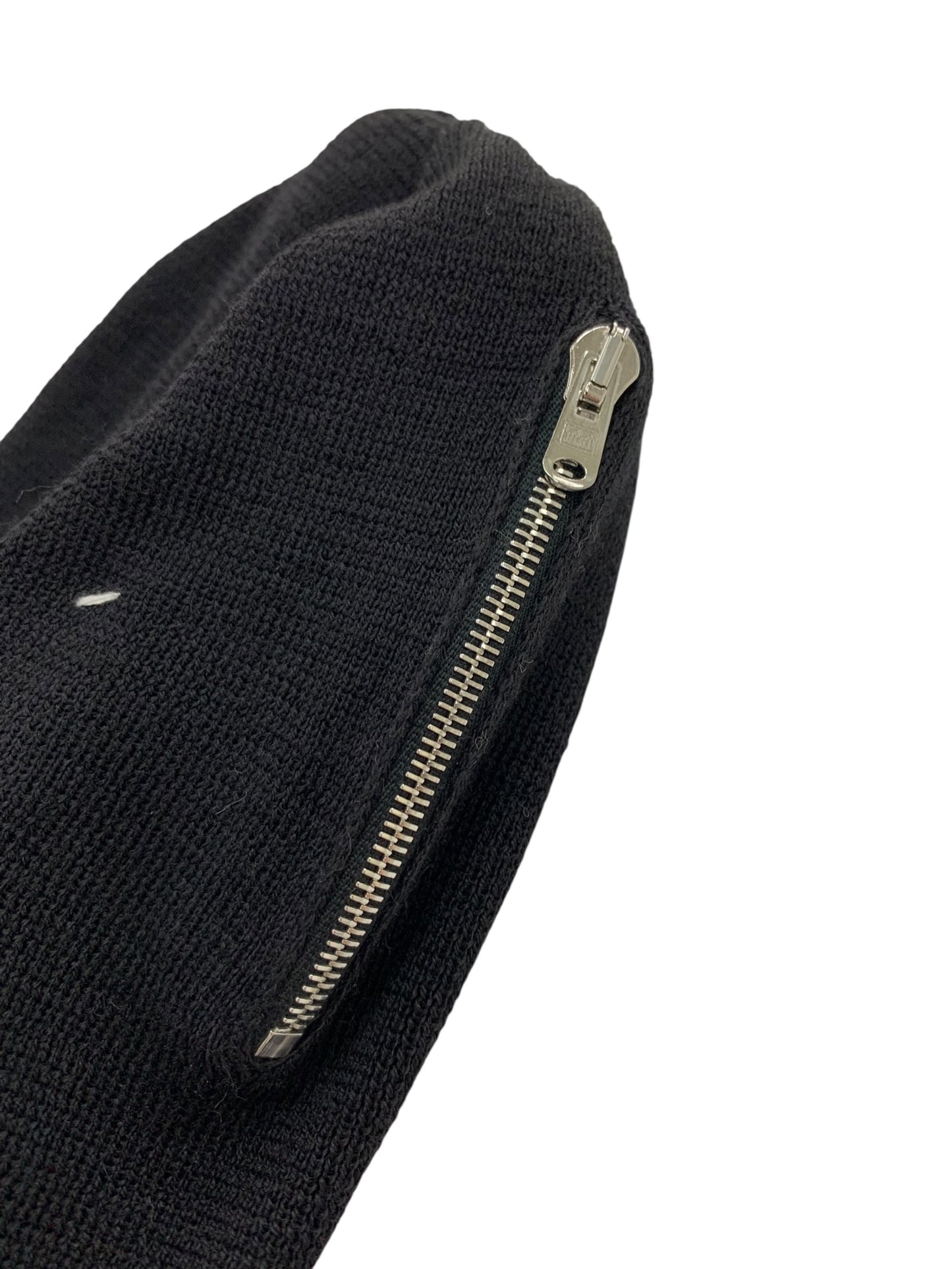 マルタンマルジェラ MOD.30 ニット帽子 ブラック ジップ付き ITEJ5JD21MV4
