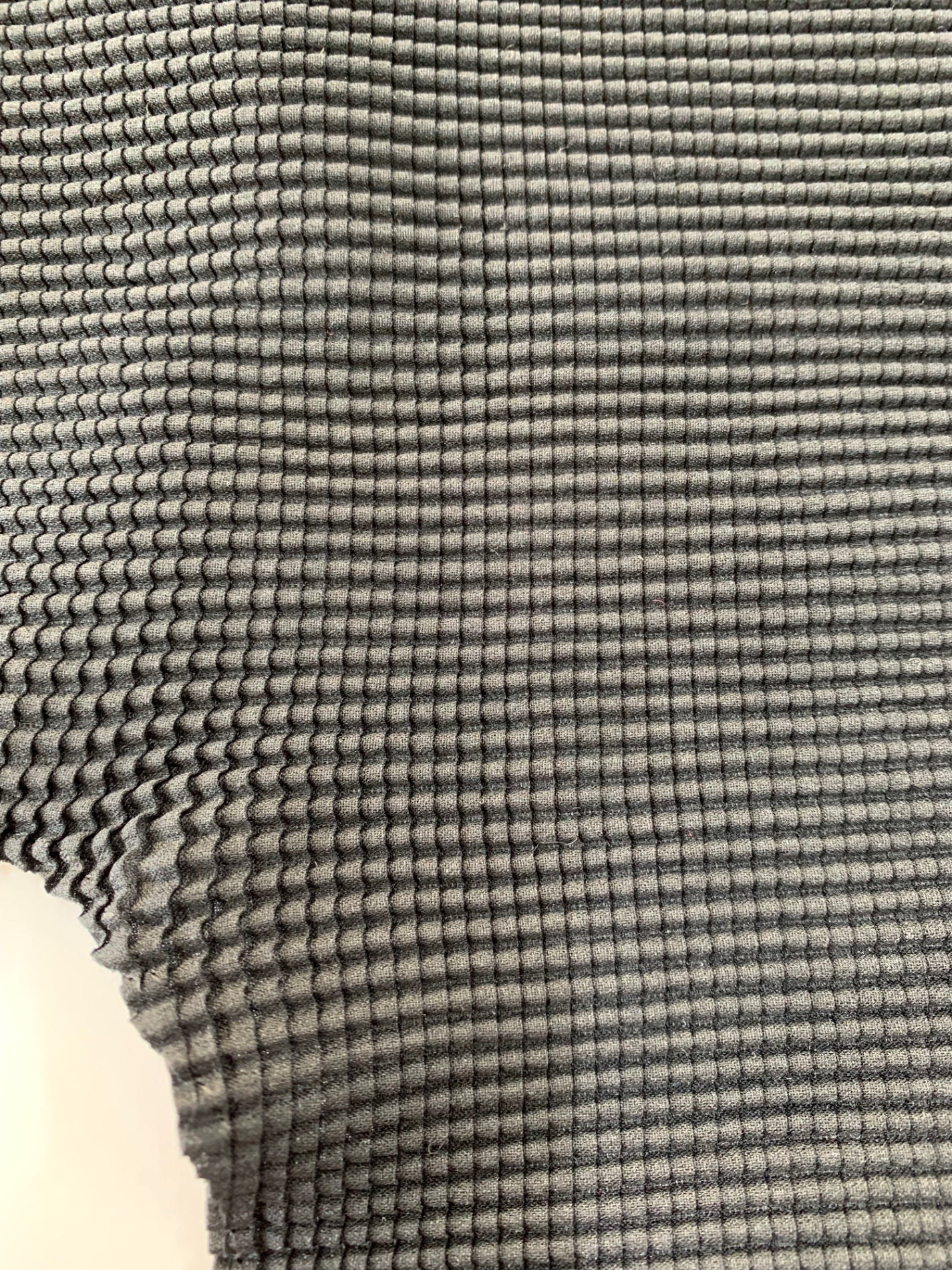 ミーイッセイミヤケ MI21FJ001 プルオーバー ブラック ボトルネック ワッフルプリーツ ITIRL77C9W3I