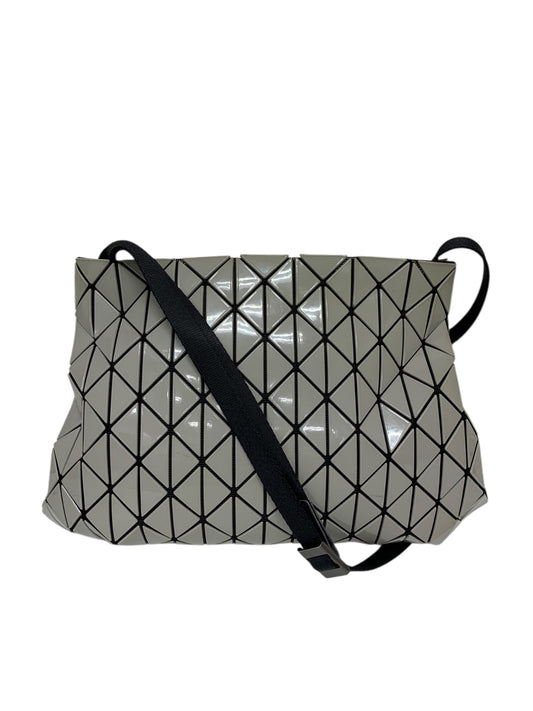 バオバオイッセイミヤケ ROW METALLIC BB93-AG463 ショルダーバッグ グレー ITZY2ZUPVVEC