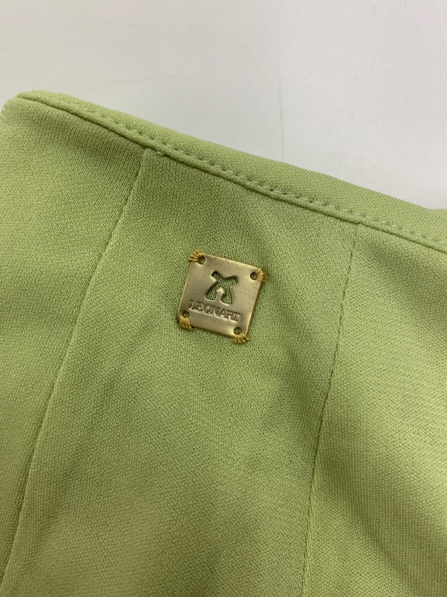 レオナールファッション 0139563/0133553 セットアップ LL/73 グリーン シアー ロゴプレート IT980BE4XQAV