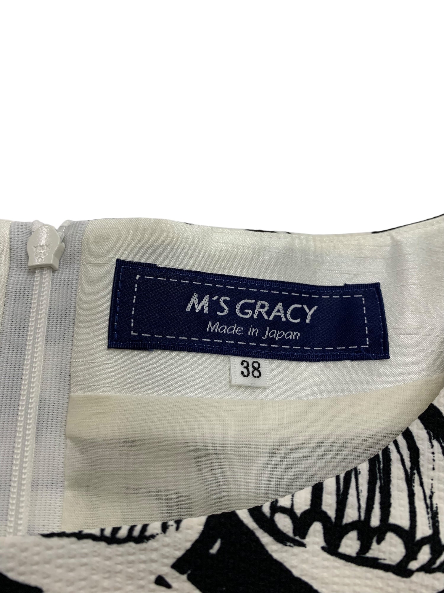 新品エムズグレイシー 38 ホワイト 前開きワンピース M'S GRACY エムズグレイシー 521316 ワンピース 38 ホワイト フラワー