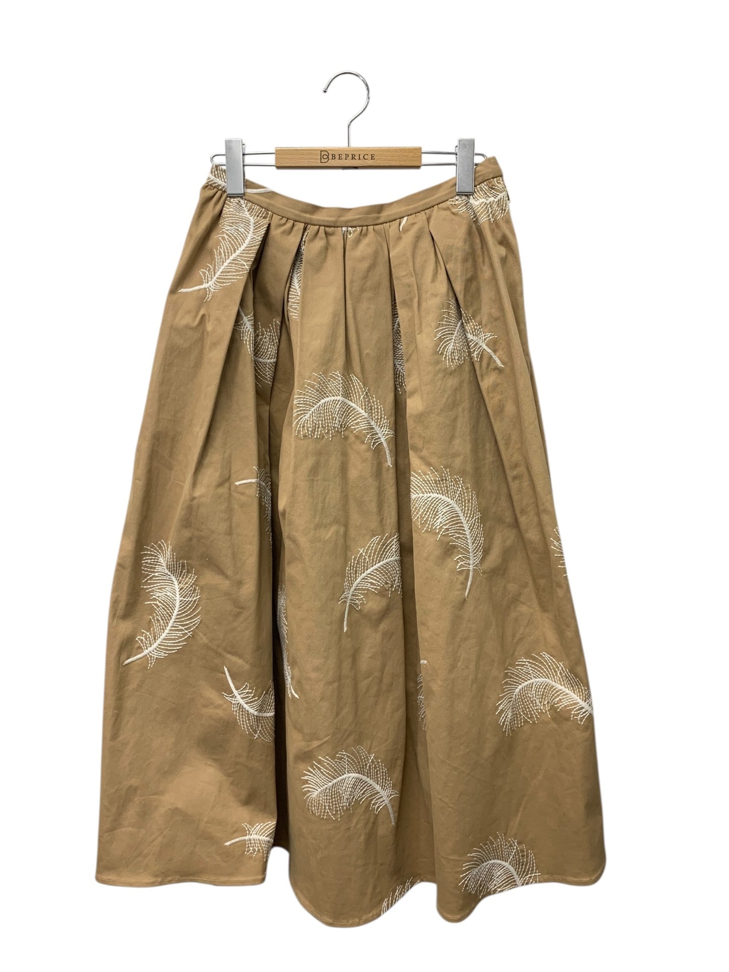 セブンテンバイミホカワヒト 4A301 スカート M ベージュ フェザー 羽モチーフ 刺繍 フレア IT4V1YA4LOF8
