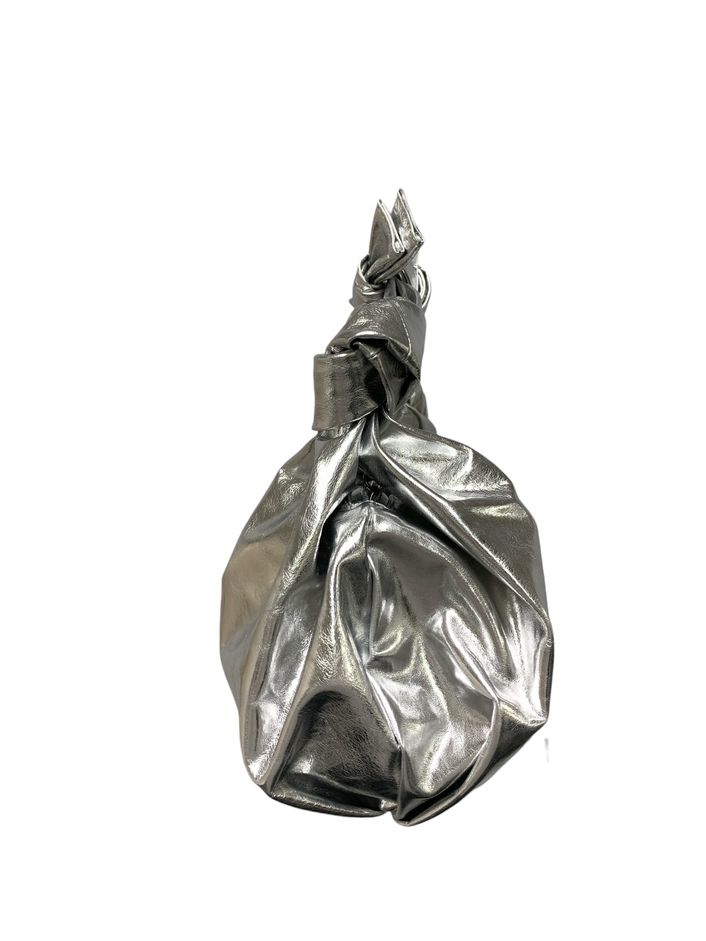 オーエムエムオー METALLIC KNOT LEATHER BAG 882621906101 ハンドバッグ シルバー ITTSSPUJUDAQ