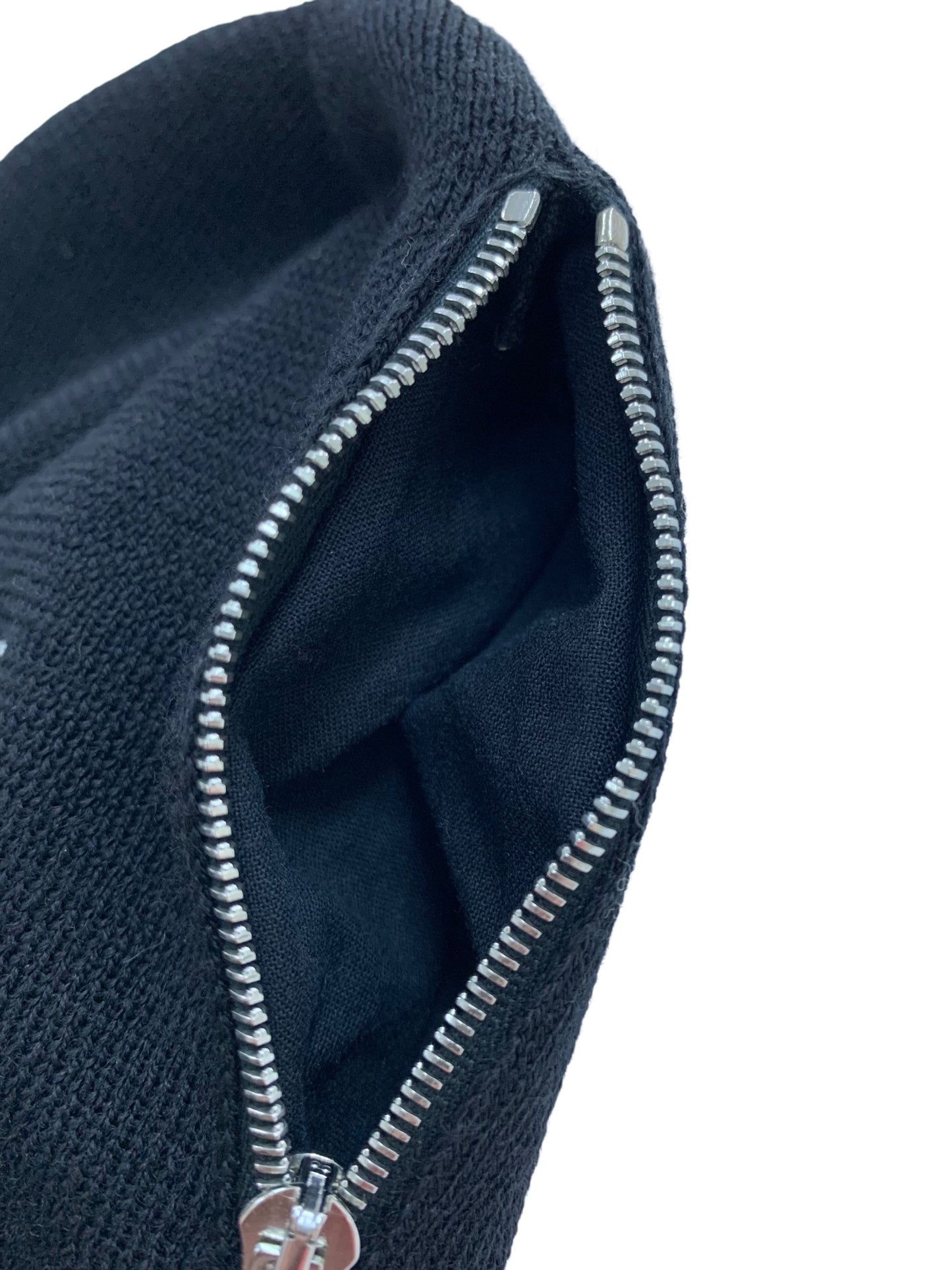 マルタンマルジェラ MOD.30 ニット帽子 ブラック ジップ付き ITEJ5JD21MV4