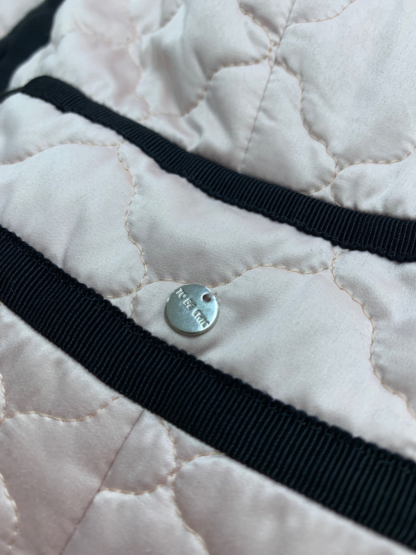 トゥービーシック W5A01 アウター 40 ピンク フード キルティング ITFTSP0MZCVE