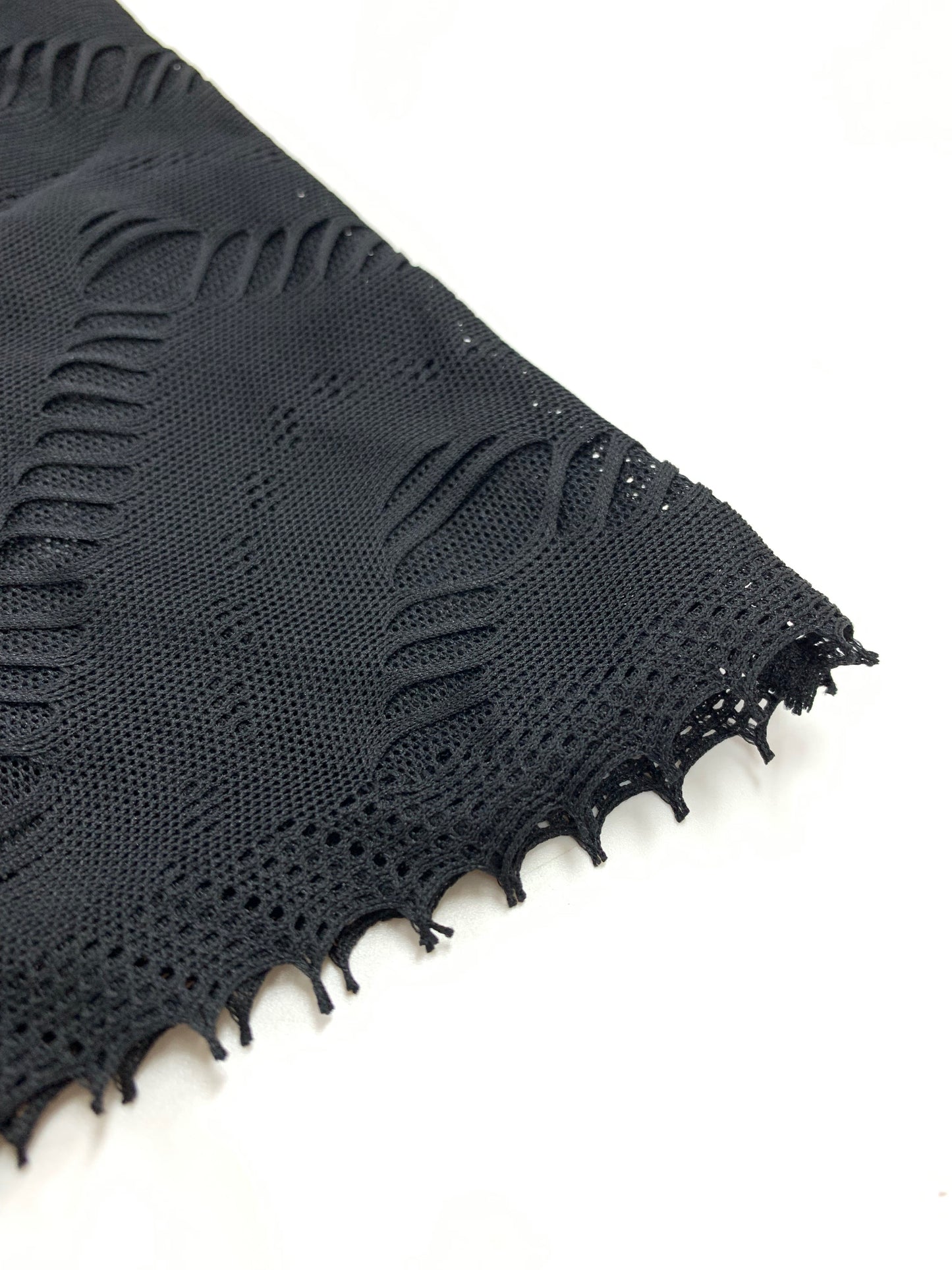 イッセイミヤケ IM13KH542 トップス 2 ブラック カットワーク フリンジ ITMHYARXT17C