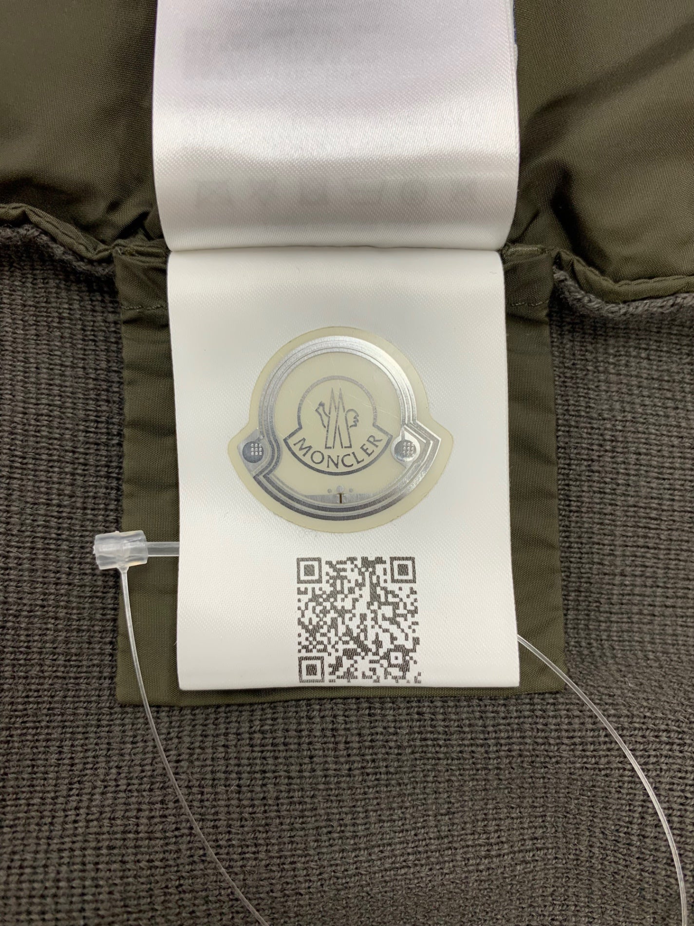 極美品✨️モンクレールMAGLIACARDIGANハイブリッドダウンSカーキ 極美品✨️モンクレールMAGLIACARDIGANハイブリッドダウンS