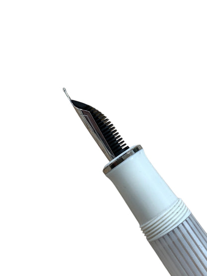 ペリカン スーベレーン M600 万年筆 ヴァイオレットホワイト 14C ITASK5I1SSF4