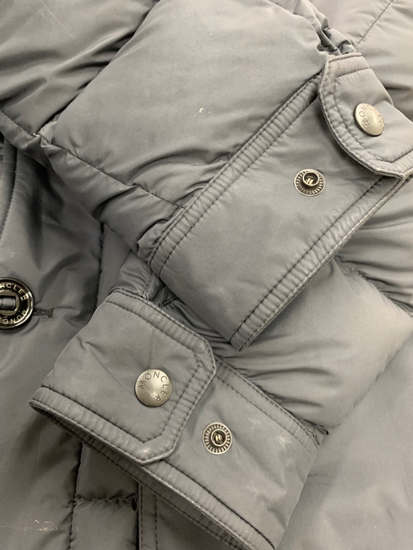 モンクレール CHEVREUSE I20911B00002549SK ダウンジャケット 2 ブラック ITR6OMFHE58G